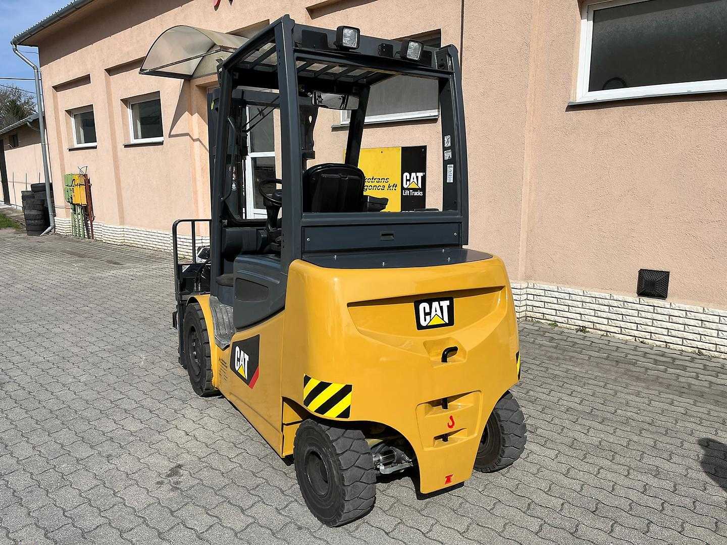 Used Forklift Caterpillar EP40C2 4 ratų šakinis krautuvas (Image 2) Used Forklift Caterpillar EP40C2 4 ratų šakinis krautuvas (Image 2)