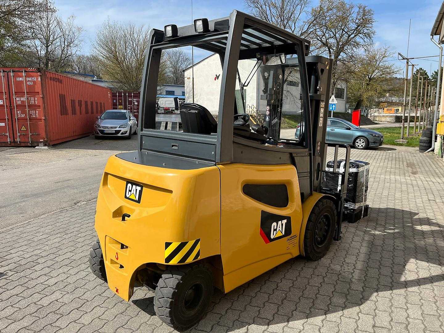 Used Forklift Caterpillar EP40C2 4 ratų šakinis krautuvas (Image 3) Used Forklift Caterpillar EP40C2 4 ratų šakinis krautuvas (Image 3)