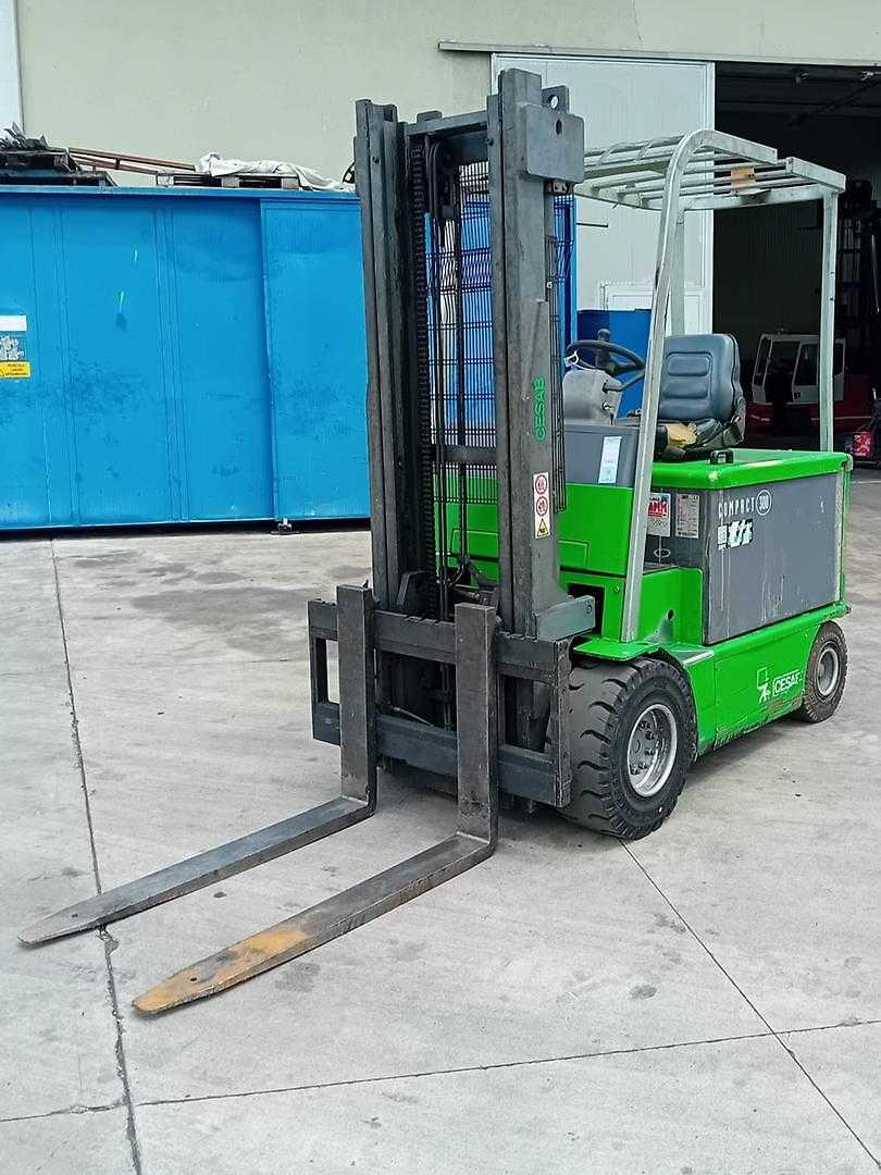 Used Forklift Cesab COMPACT 300 4 ratų šakinis krautuvas (Image 4) Used Forklift Cesab COMPACT 300 4 ratų šakinis krautuvas (Image 4)
