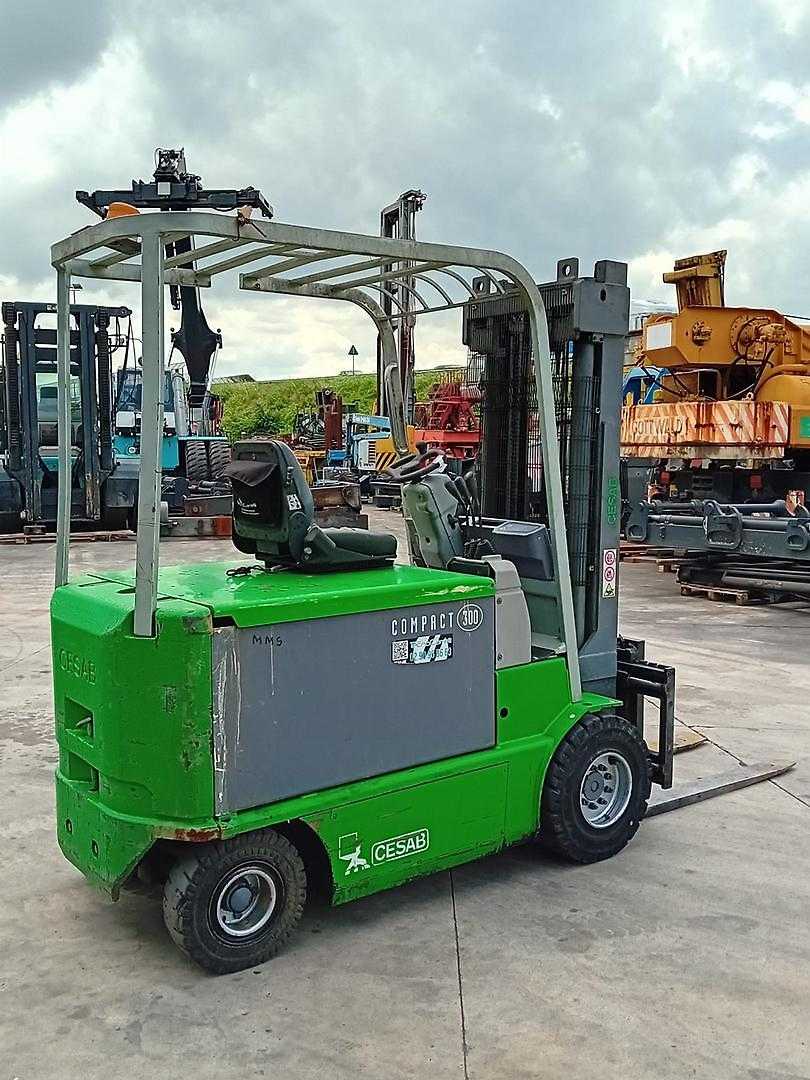 Used Forklift Cesab COMPACT 300 4 ratų šakinis krautuvas (Image 6) Used Forklift Cesab COMPACT 300 4 ratų šakinis krautuvas (Image 6)