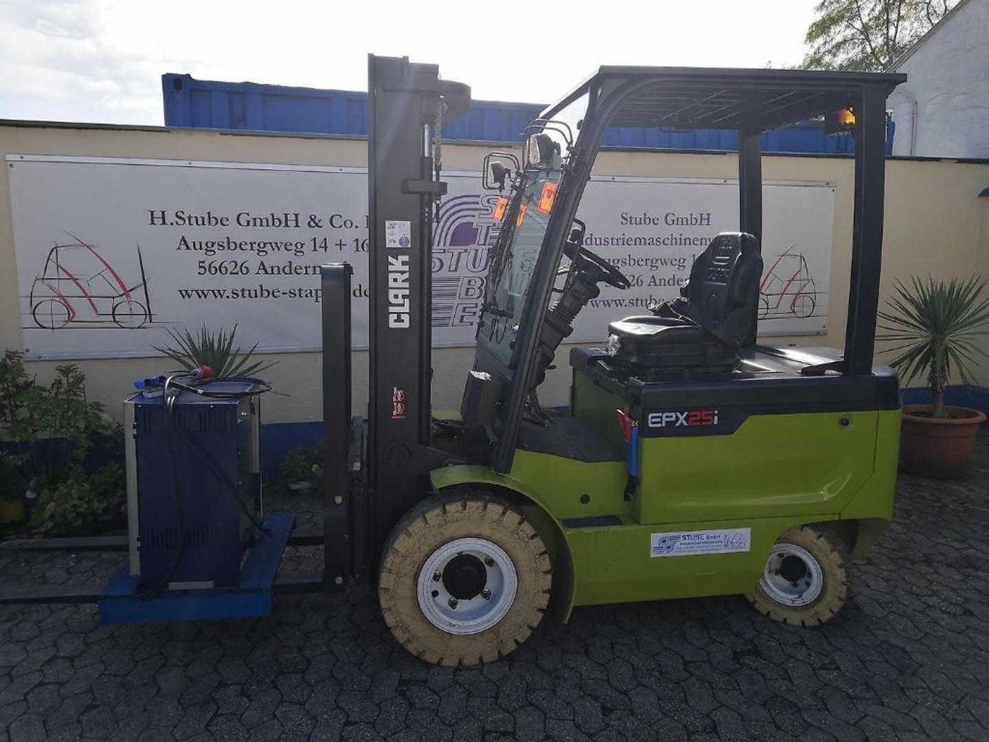 Used Forklift Clark EPX25i 4 ratų šakinis krautuvas (Image 1) Used Forklift Clark EPX25i 4 ratų šakinis krautuvas (Image 1)