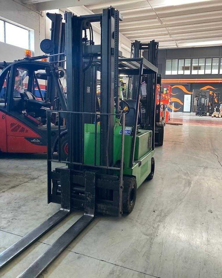 Used Forklift Clark EM15S 4 ratų šakinis krautuvas (Image 1) Used Forklift Clark EM15S 4 ratų šakinis krautuvas (Image 1)