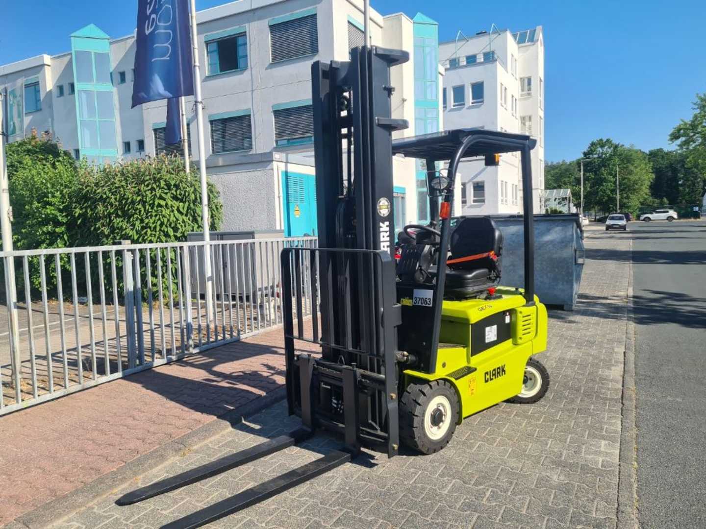 Used Forklift Clark GEX 16 4 ratų šakinis krautuvas (Image 6) Used Forklift Clark GEX 16 4 ratų šakinis krautuvas (Image 6)
