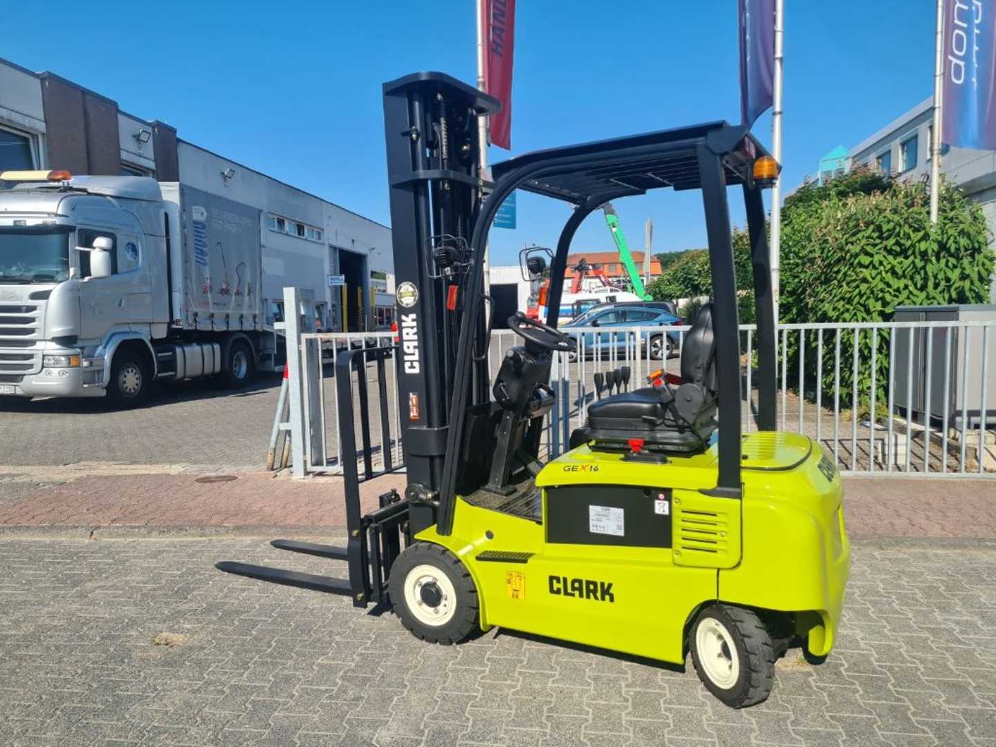 Used Forklift Clark GEX 16 4 ratų šakinis krautuvas (Image 8) Used Forklift Clark GEX 16 4 ratų šakinis krautuvas (Image 8)