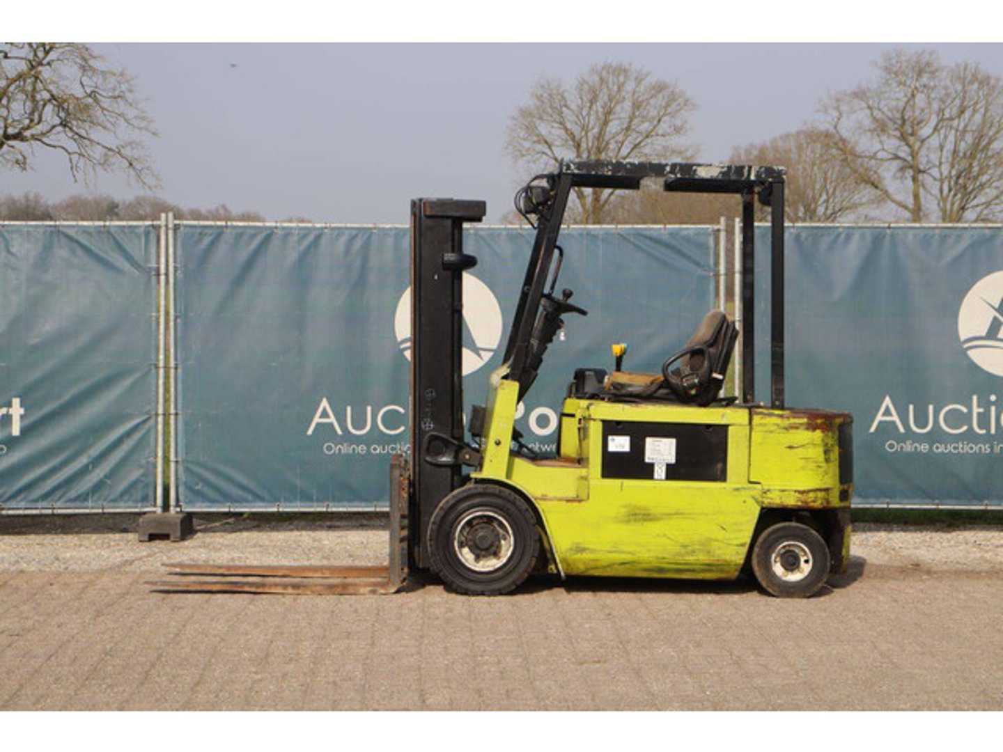 Used Forklift Clark 30S 4 ratų šakinis krautuvas (Image 2)