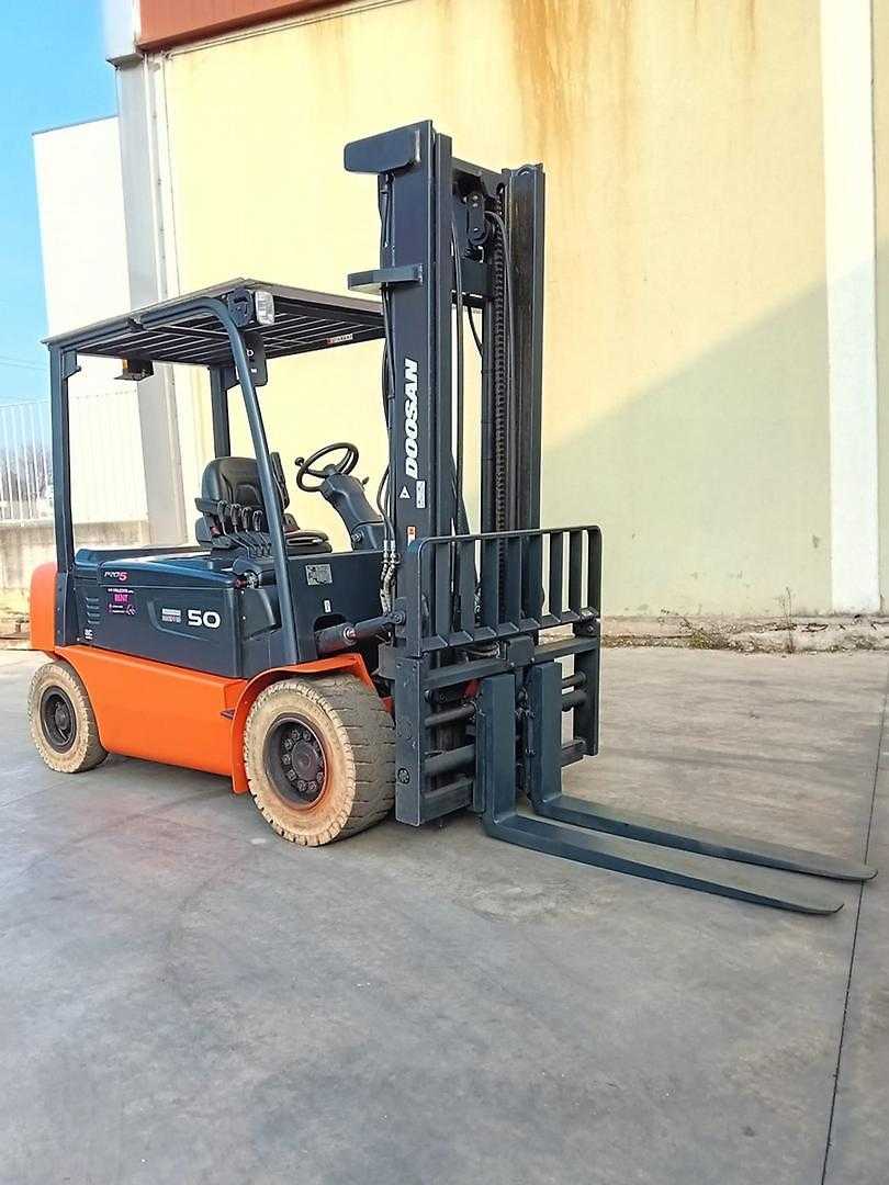 Used Forklift Doosan BX50-5 4 ratų šakinis krautuvas (Image 2) Used Forklift Doosan BX50-5 4 ratų šakinis krautuvas (Image 2)