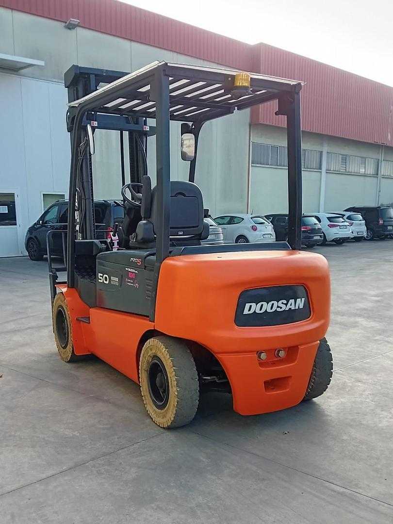 Used Forklift Doosan BX50-5 4 ratų šakinis krautuvas (Image 3) Used Forklift Doosan BX50-5 4 ratų šakinis krautuvas (Image 3)