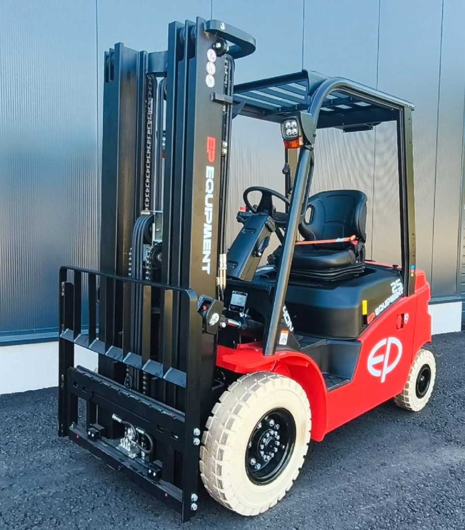 Used Forklift EP EFL253 NEUMASCHINE 4 ratų šakinis krautuvas (Image 2) Used Forklift EP EFL253 NEUMASCHINE 4 ratų šakinis krautuvas (Image 2)