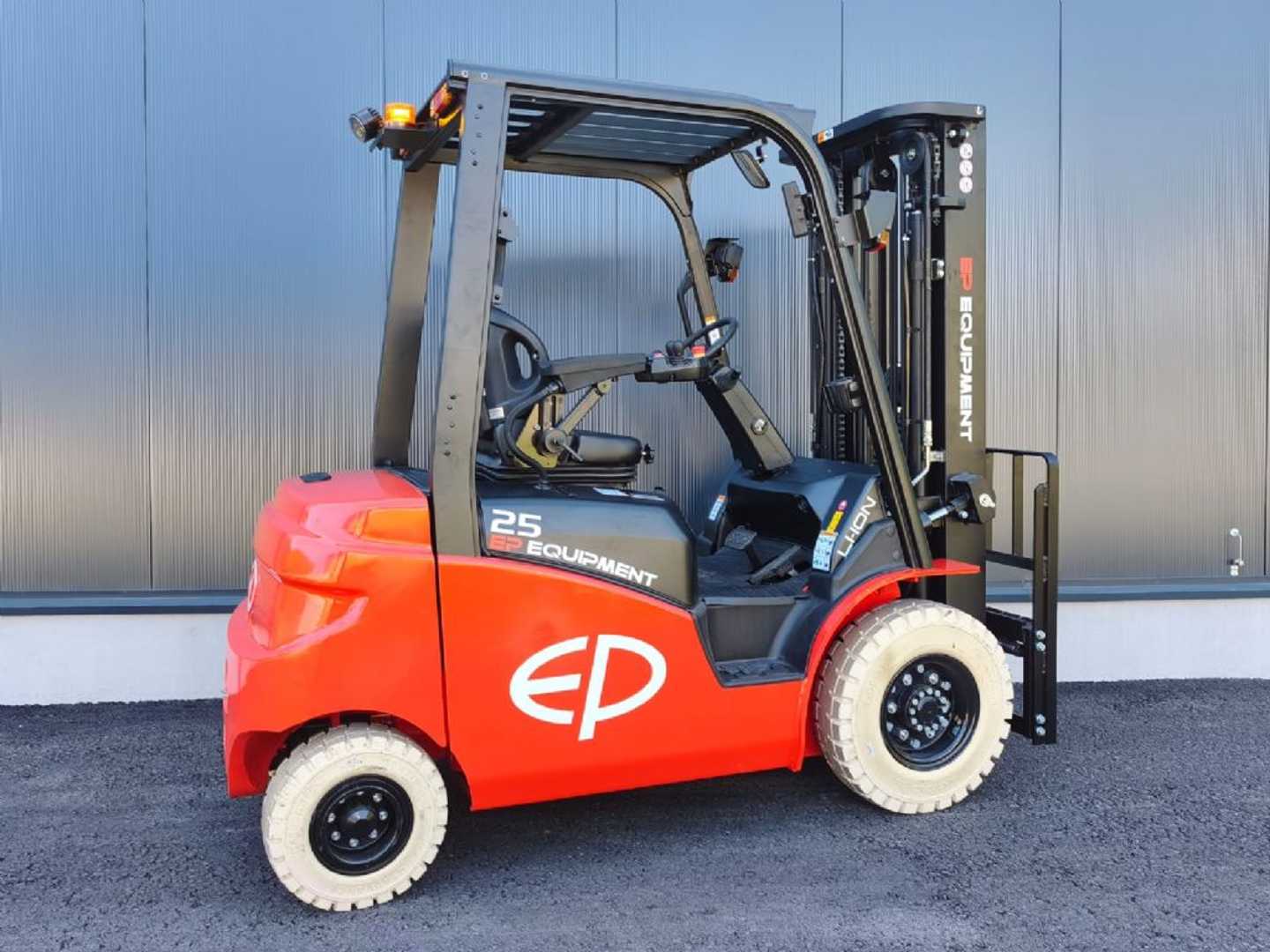 Used Forklift EP EFL253 NEUMASCHINE 4 ratų šakinis krautuvas (Image 3) Used Forklift EP EFL253 NEUMASCHINE 4 ratų šakinis krautuvas (Image 3)