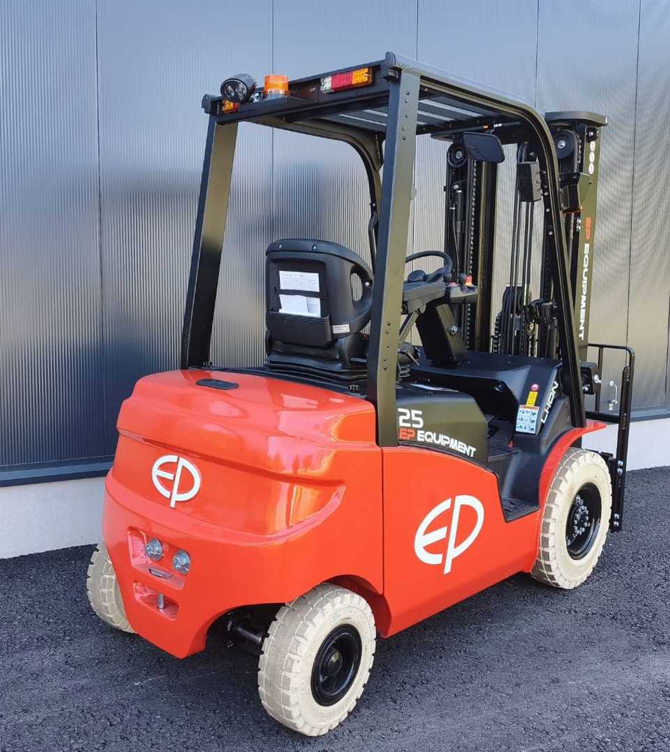 Used Forklift EP EFL253 NEUMASCHINE 4 ratų šakinis krautuvas (Image 4) Used Forklift EP EFL253 NEUMASCHINE 4 ratų šakinis krautuvas (Image 4)