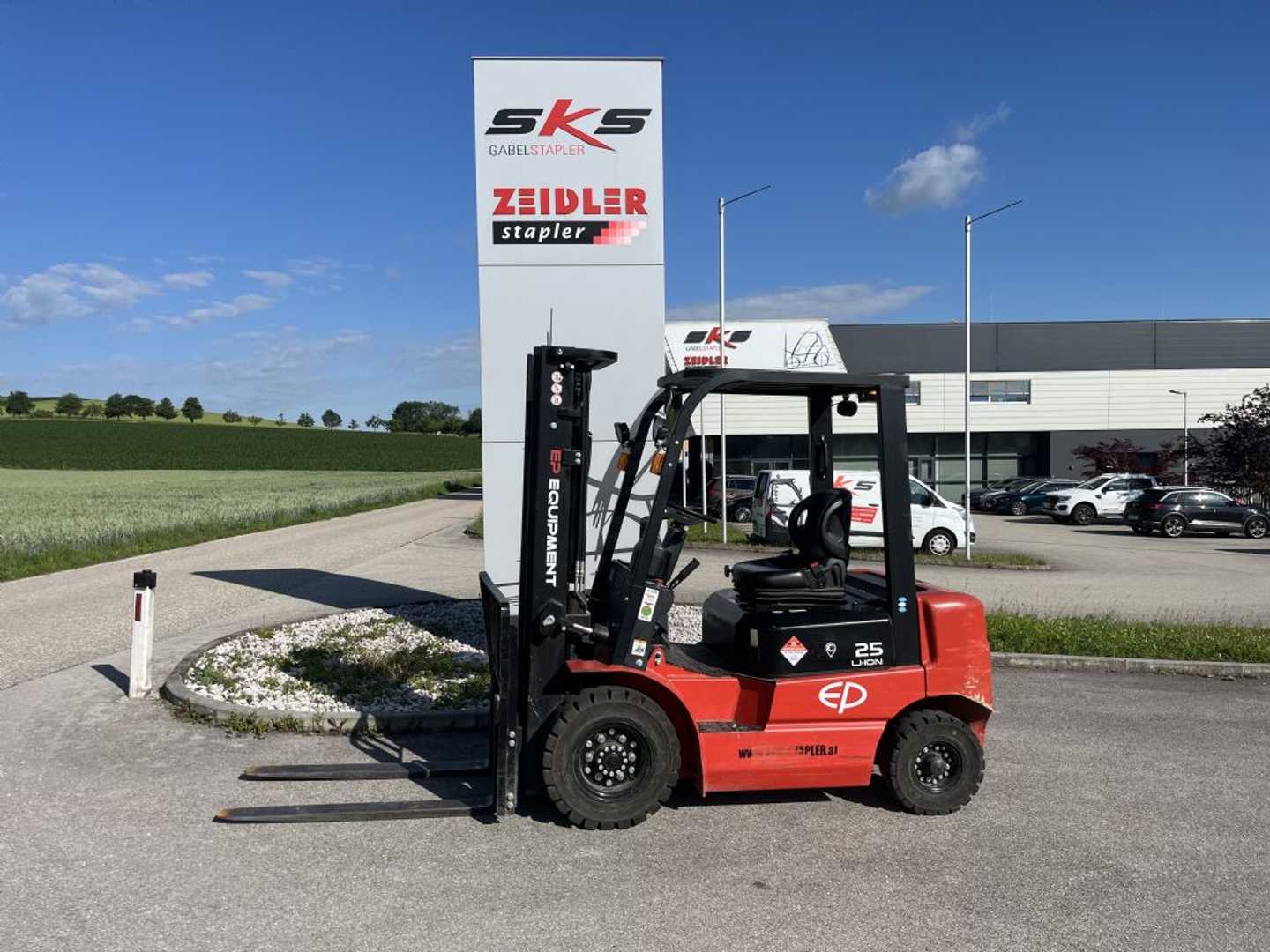Used Forklift EP EFL252 4 ratų šakinis krautuvas (Image 1) Used Forklift EP EFL252 4 ratų šakinis krautuvas (Image 1)