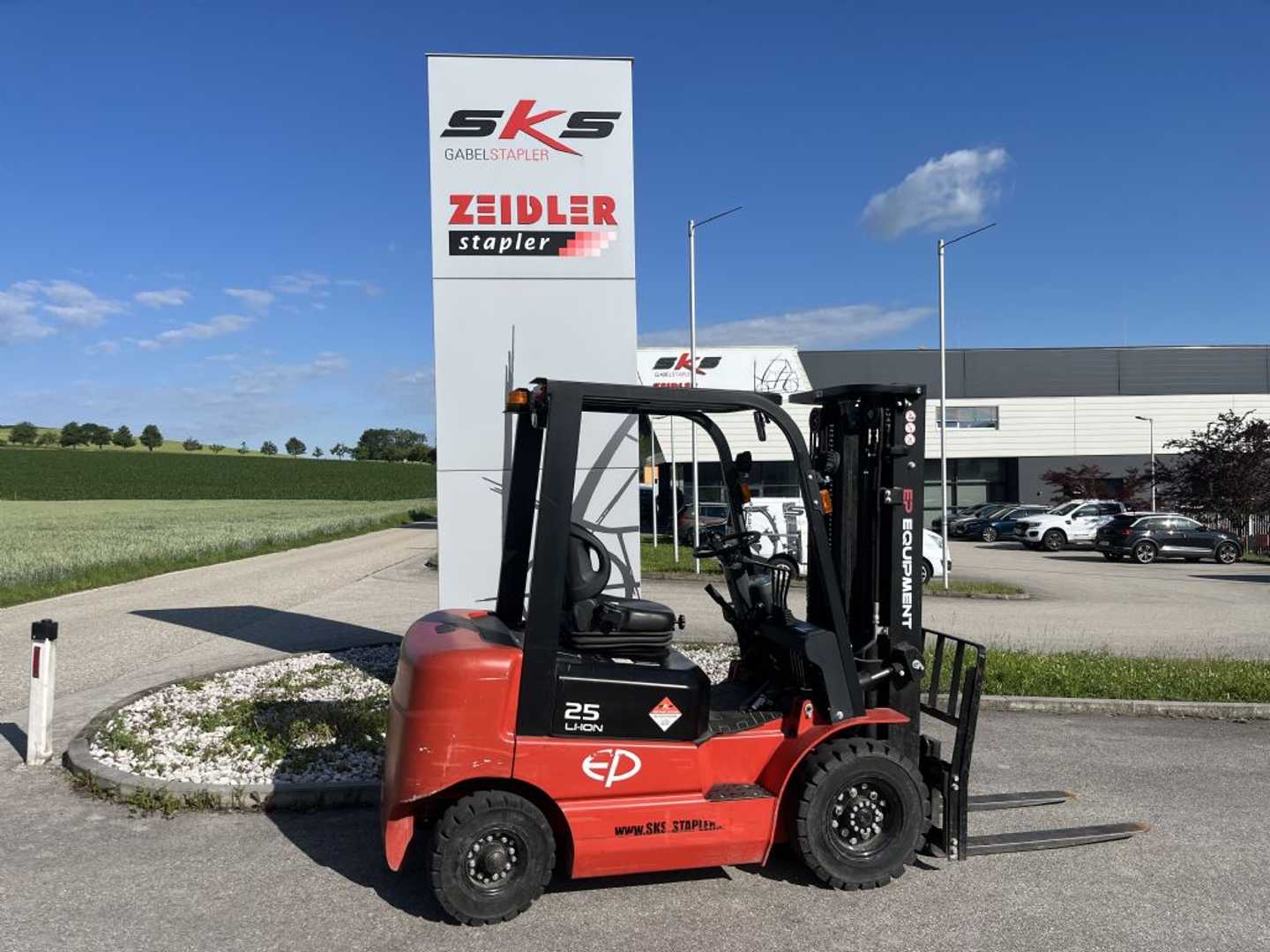 Used Forklift EP EFL252 4 ratų šakinis krautuvas (Image 2) Used Forklift EP EFL252 4 ratų šakinis krautuvas (Image 2)
