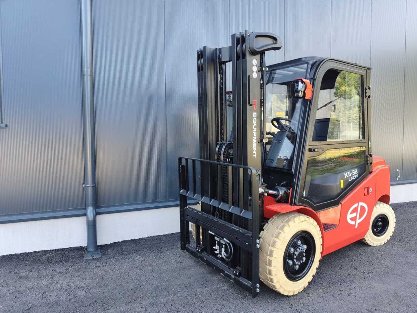 Used Forklift EP EFL382X5 NEUMASCHINE 4 ratų šakinis krautuvas (Image 1) Used Forklift EP EFL382X5 NEUMASCHINE 4 ratų šakinis krautuvas (Image 1)