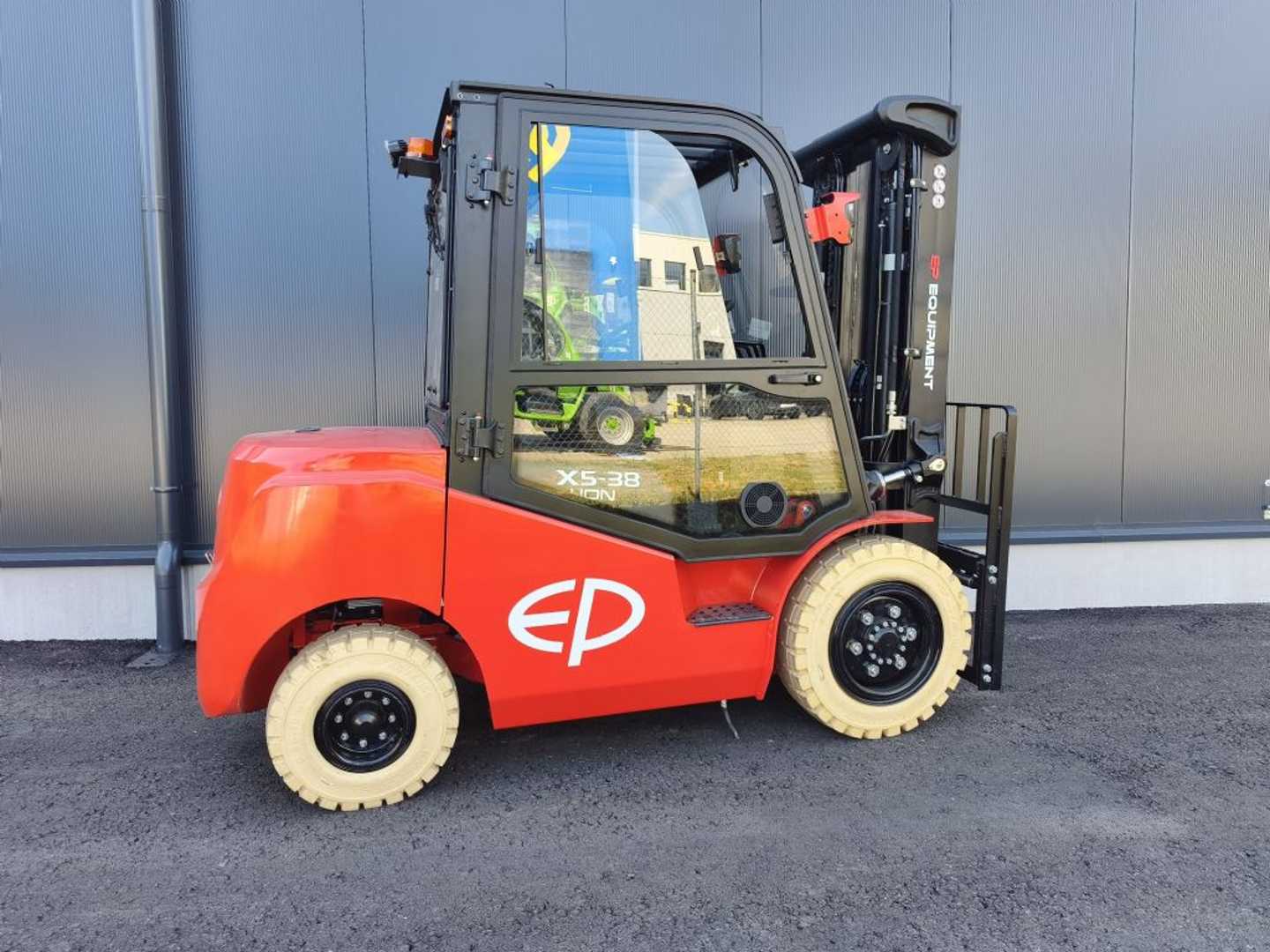 Used Forklift EP EFL382X5 NEUMASCHINE 4 ratų šakinis krautuvas (Image 3) Used Forklift EP EFL382X5 NEUMASCHINE 4 ratų šakinis krautuvas (Image 3)