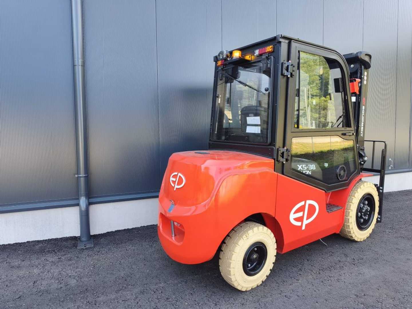 Used Forklift EP EFL382X5 NEUMASCHINE 4 ratų šakinis krautuvas (Image 4) Used Forklift EP EFL382X5 NEUMASCHINE 4 ratų šakinis krautuvas (Image 4)