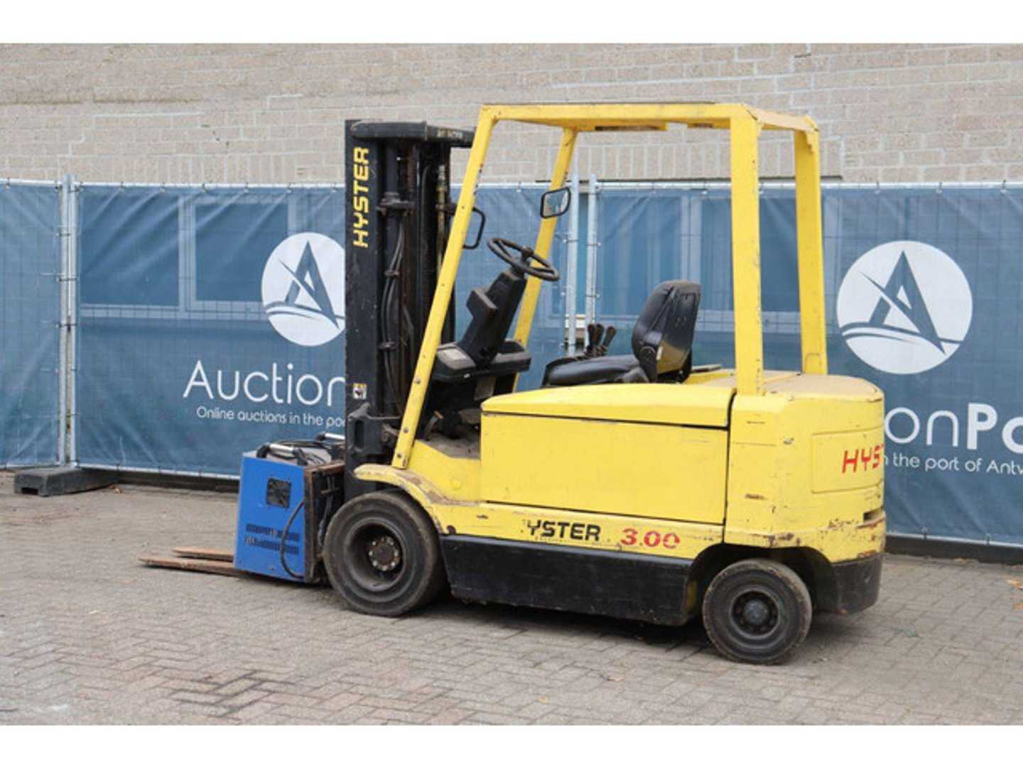 Used Forklift Hyster J3.00XM 4 ratų šakinis krautuvas (Image 3)