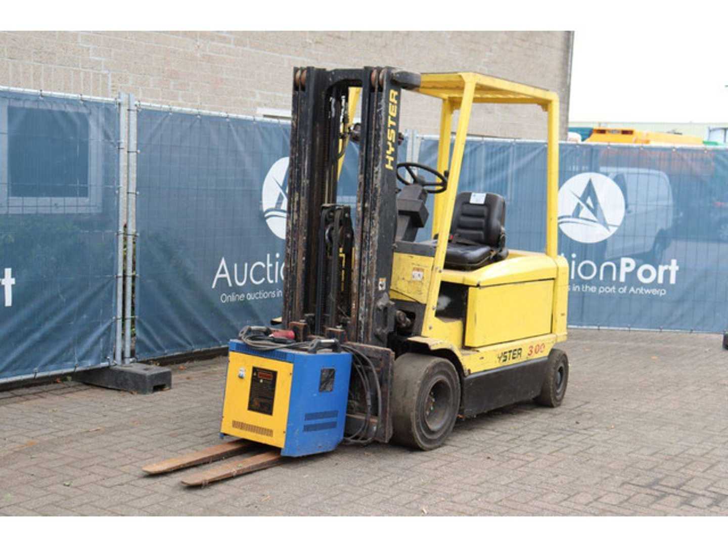 Used Forklift Hyster J3.00XM 4 ratų šakinis krautuvas (Image 9)