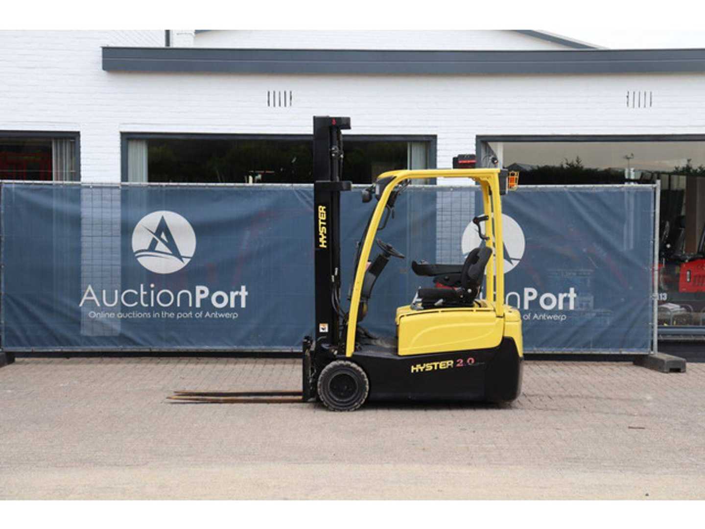 Used Forklift Hyster J2.0XNT MWB 4 ratų šakinis krautuvas (Image 2)