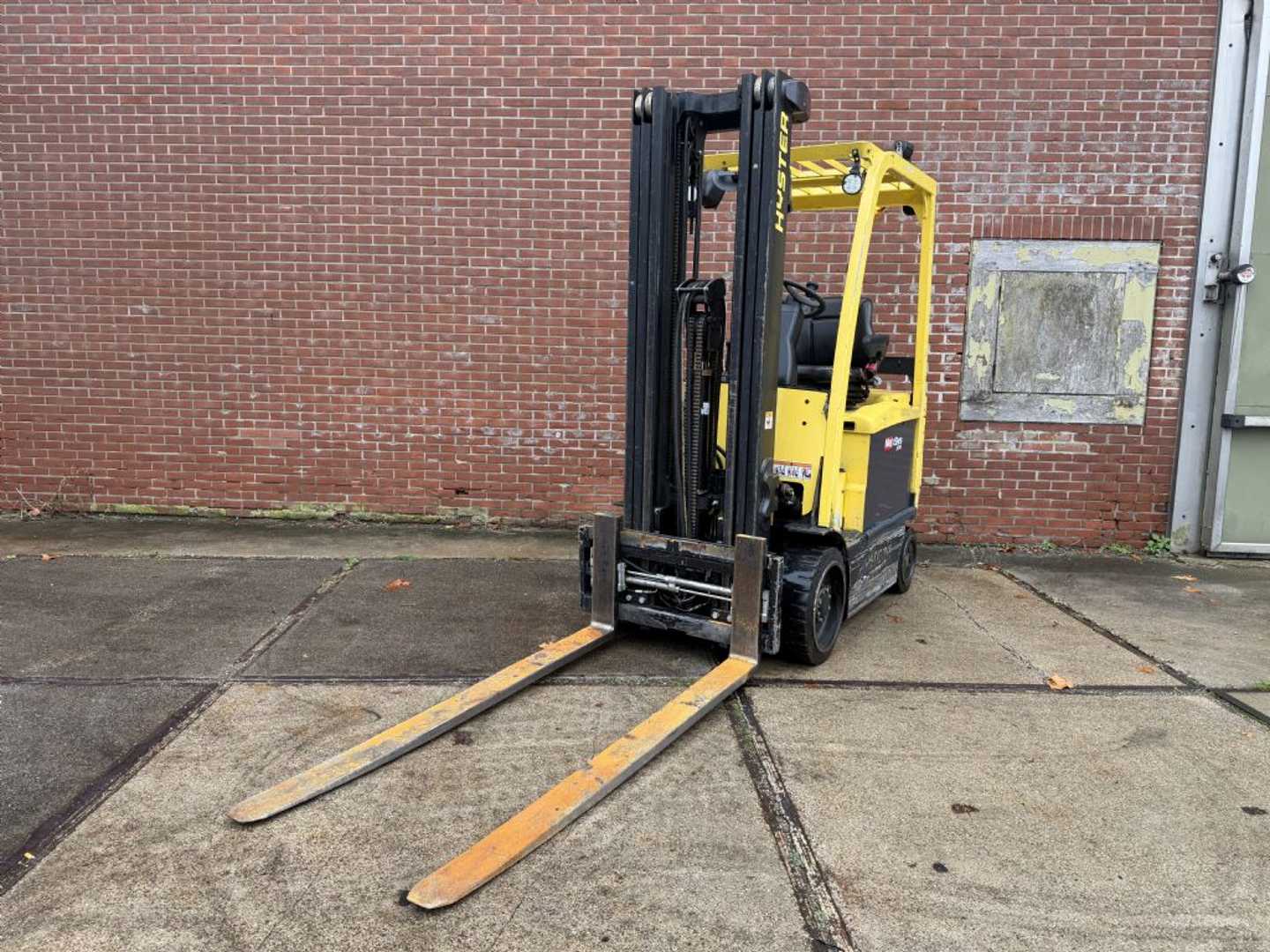 Used Forklift Hyster E2.5XN MWB 4 ratų šakinis krautuvas (Image 3)