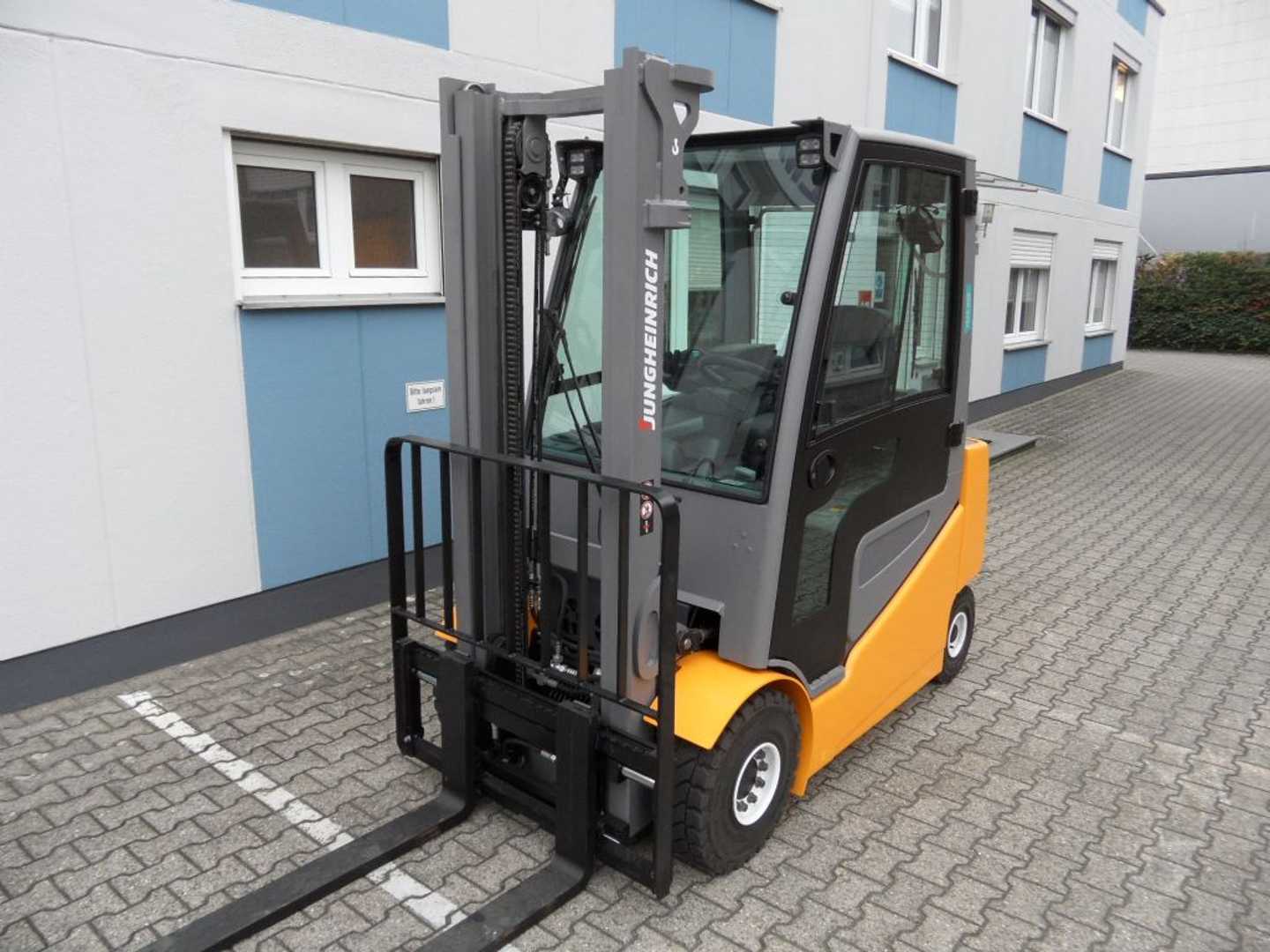 Used Forklift Jungheinrich EFG 425s - Batterie NEU - Kabine mit Heizung 4 ratų šakinis krautuvas (Image 2)