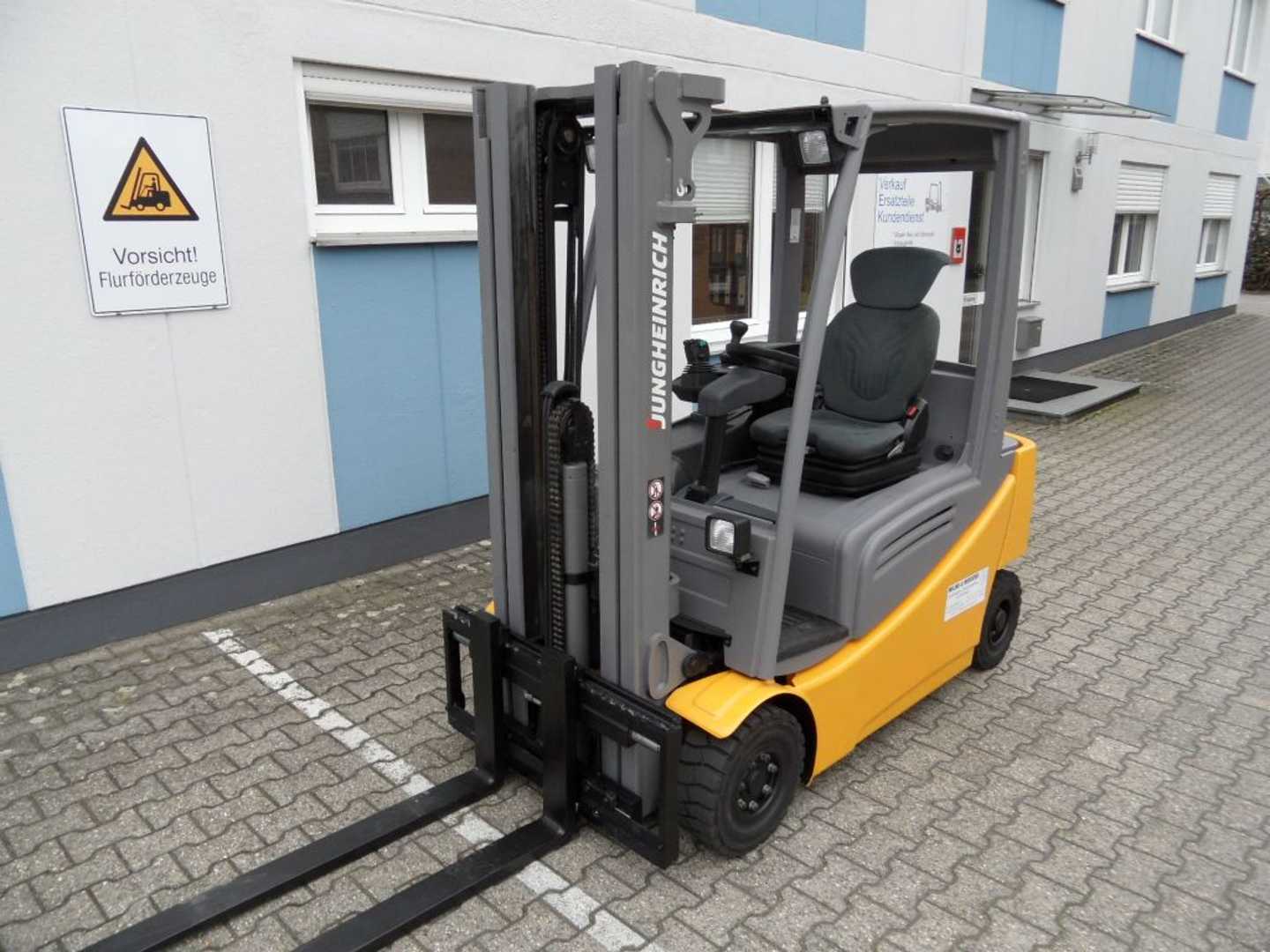 Used Forklift Jungheinrich EFG 316 - Triplex - NEUE Batterie! 4 ratų šakinis krautuvas (Image 2) Used Forklift Jungheinrich EFG 316 - Triplex - NEUE Batterie! 4 ratų šakinis krautuvas (Image 2)