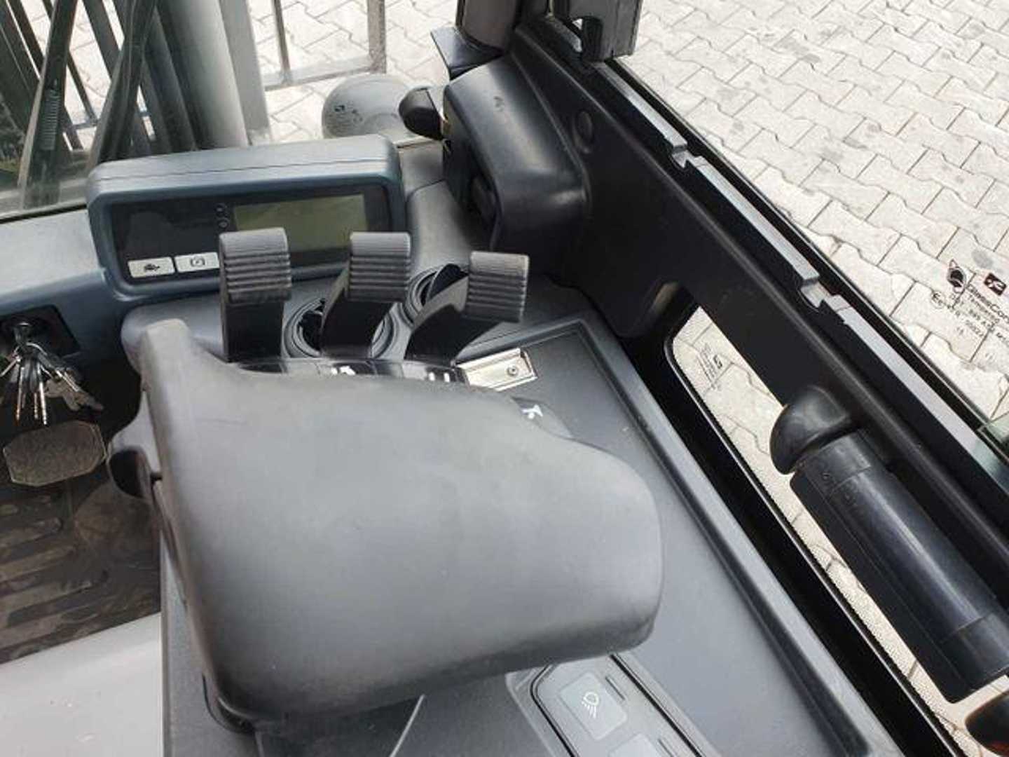 Used Forklift Jungheinrich EFG 215 / Triplex: 4.25m! / SS / 4.297h! 4 ratų šakinis krautuvas (Image 13) Used Forklift Jungheinrich EFG 215 / Triplex: 4.25m! / SS / 4.297h! 4 ratų šakinis krautuvas (Image 13)