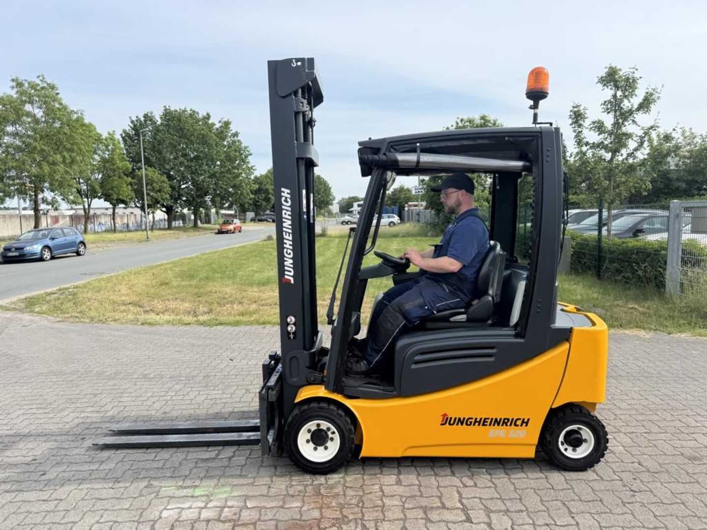 Used Forklift Jungheinrich EFG320 4 ratų šakinis krautuvas (Image 1)