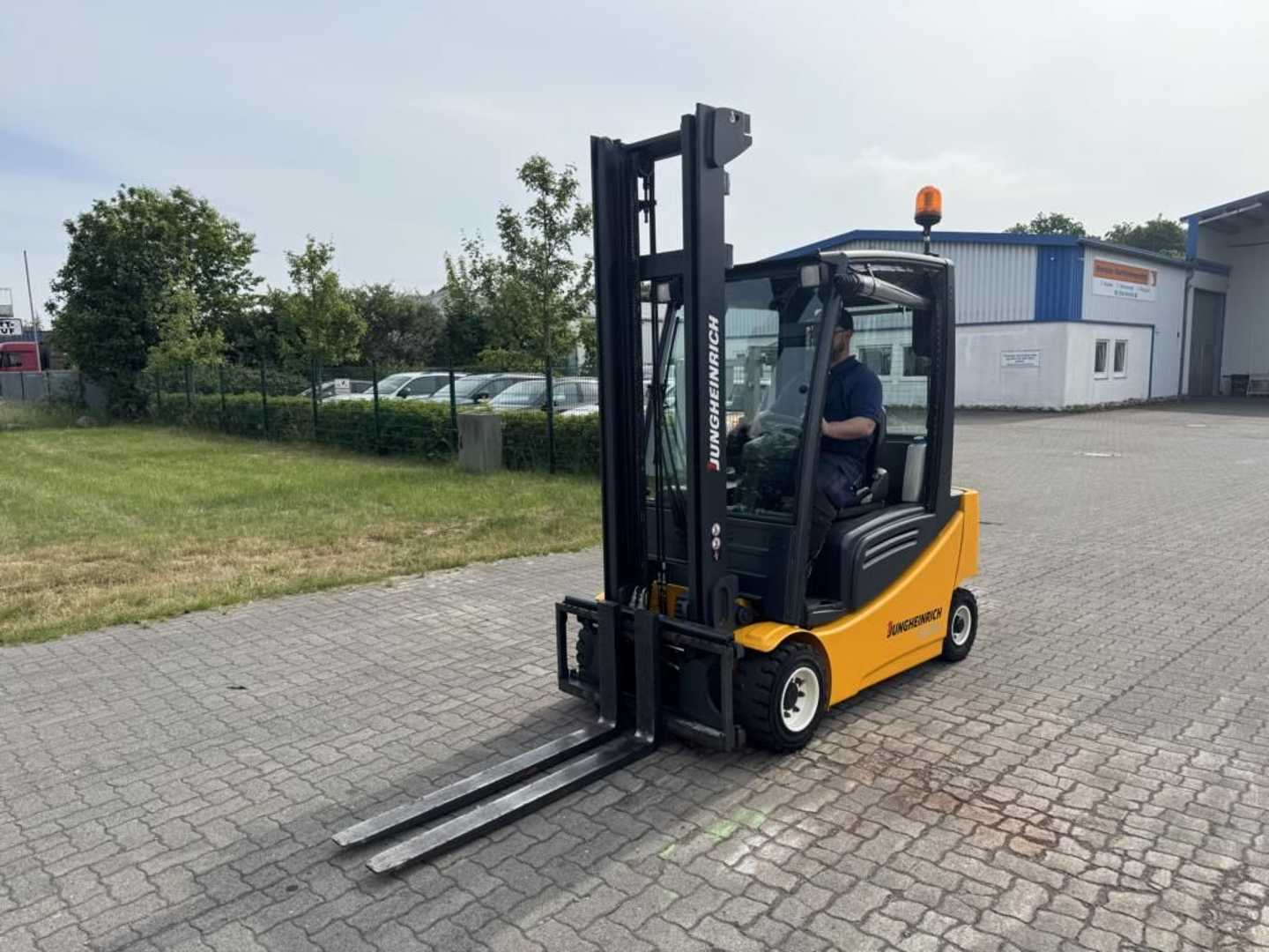 Used Forklift Jungheinrich EFG320 4 ratų šakinis krautuvas (Image 3)