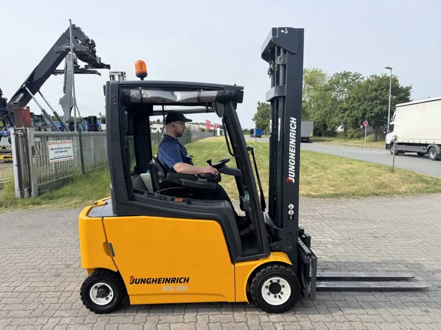 Used Forklift Jungheinrich EFG320 4 ratų šakinis krautuvas (Image 4)