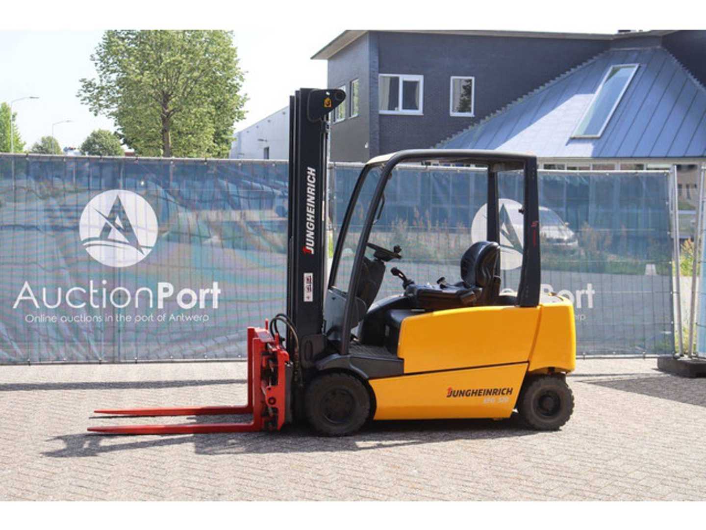 Used Forklift Jungheinrich EFG 320 4 ratų šakinis krautuvas (Image 1)