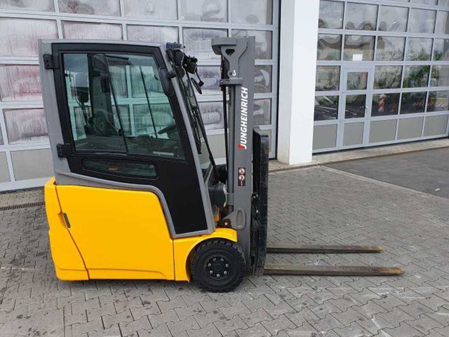 Used Forklift Jungheinrich EFG 215 / Triplex: 4.25m! / SS / 4.297h! 4 ratų šakinis krautuvas (Image 16) Used Forklift Jungheinrich EFG 215 / Triplex: 4.25m! / SS / 4.297h! 4 ratų šakinis krautuvas (Image 16)
