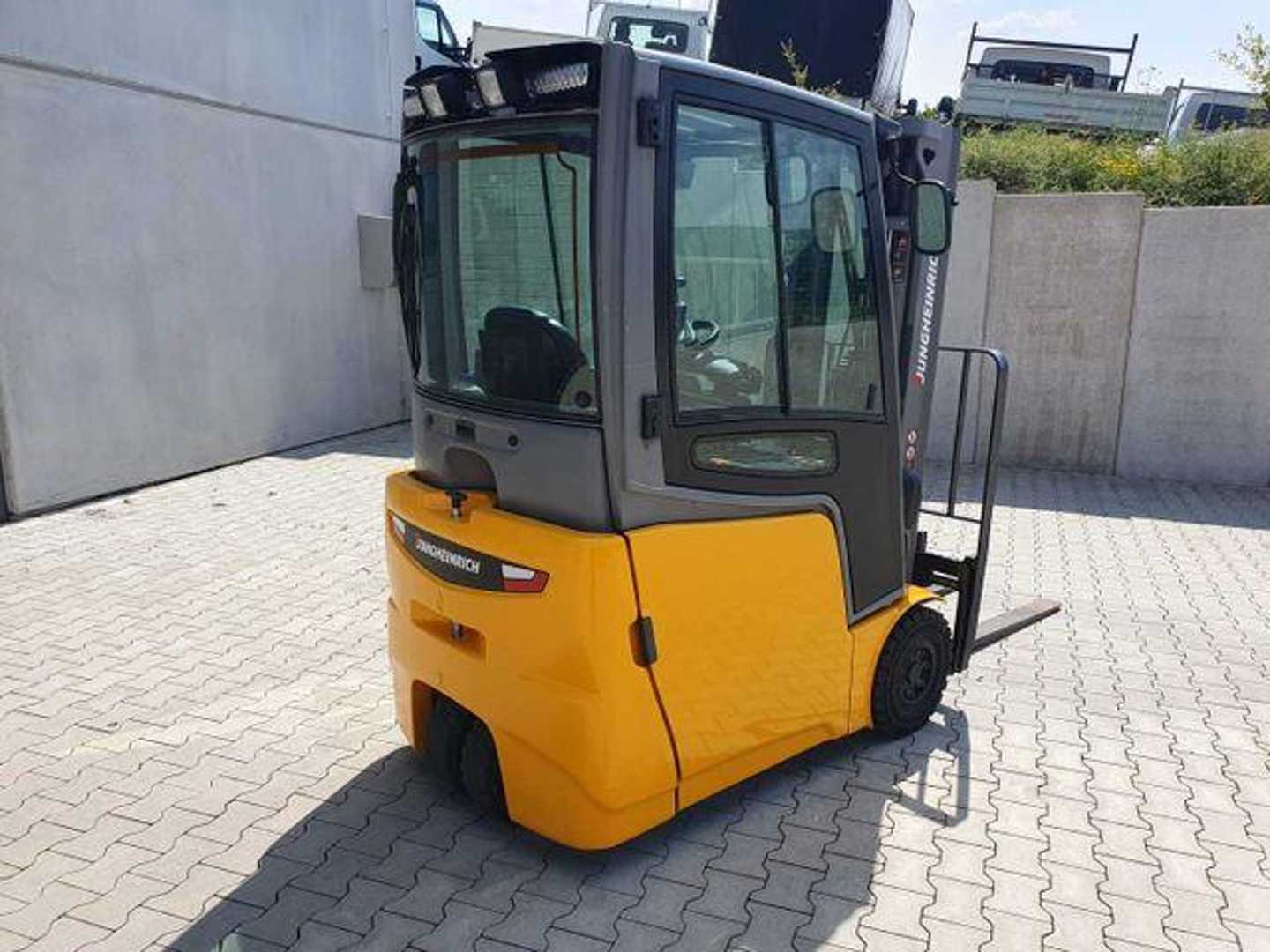 Used Forklift Jungheinrich EFG 215 / Triplex: 4.25m! / SS / 4.297h! 4 ratų šakinis krautuvas (Image 17) Used Forklift Jungheinrich EFG 215 / Triplex: 4.25m! / SS / 4.297h! 4 ratų šakinis krautuvas (Image 17)