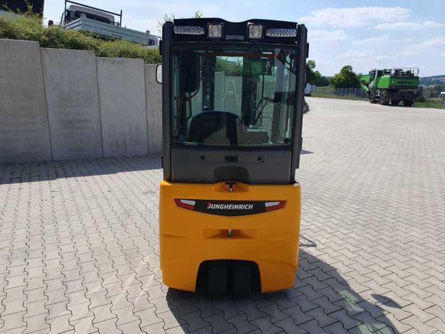 Used Forklift Jungheinrich EFG 215 / Triplex: 4.25m! / SS / 4.297h! 4 ratų šakinis krautuvas (Image 18) Used Forklift Jungheinrich EFG 215 / Triplex: 4.25m! / SS / 4.297h! 4 ratų šakinis krautuvas (Image 18)