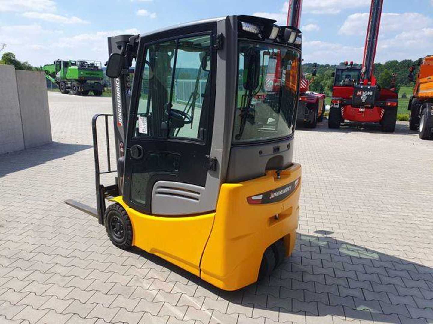 Used Forklift Jungheinrich EFG 215 / Triplex: 4.25m! / SS / 4.297h! 4 ratų šakinis krautuvas (Image 19) Used Forklift Jungheinrich EFG 215 / Triplex: 4.25m! / SS / 4.297h! 4 ratų šakinis krautuvas (Image 19)