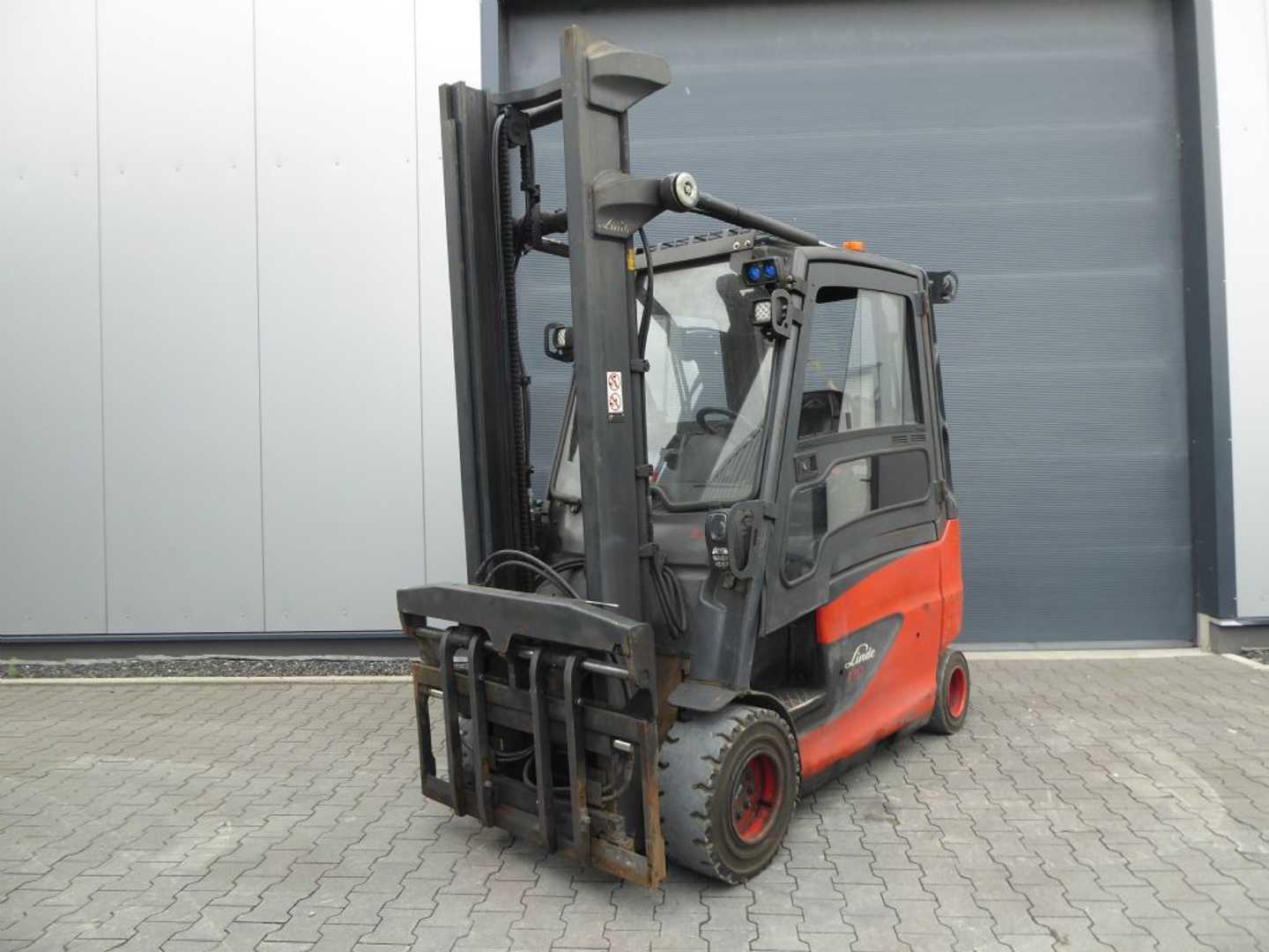 Used Forklift Linde E30HL-01/600 4 ratų šakinis krautuvas (Image 1) Used Forklift Linde E30HL-01/600 4 ratų šakinis krautuvas (Image 1)