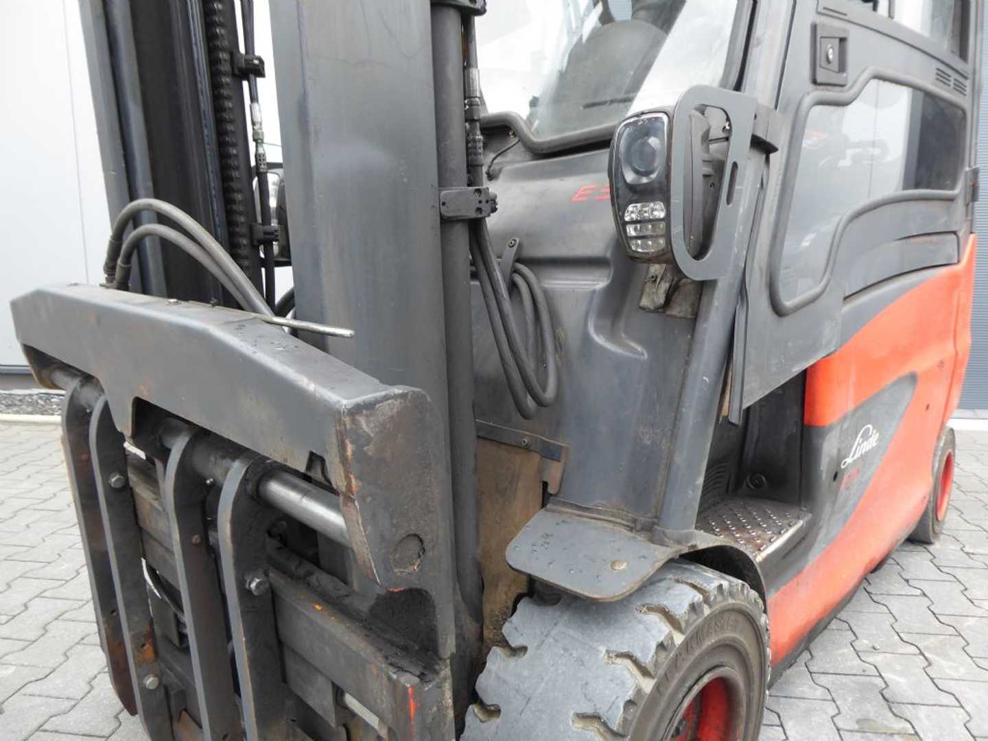 Used Forklift Linde E30HL-01/600 4 ratų šakinis krautuvas (Image 2) Used Forklift Linde E30HL-01/600 4 ratų šakinis krautuvas (Image 2)