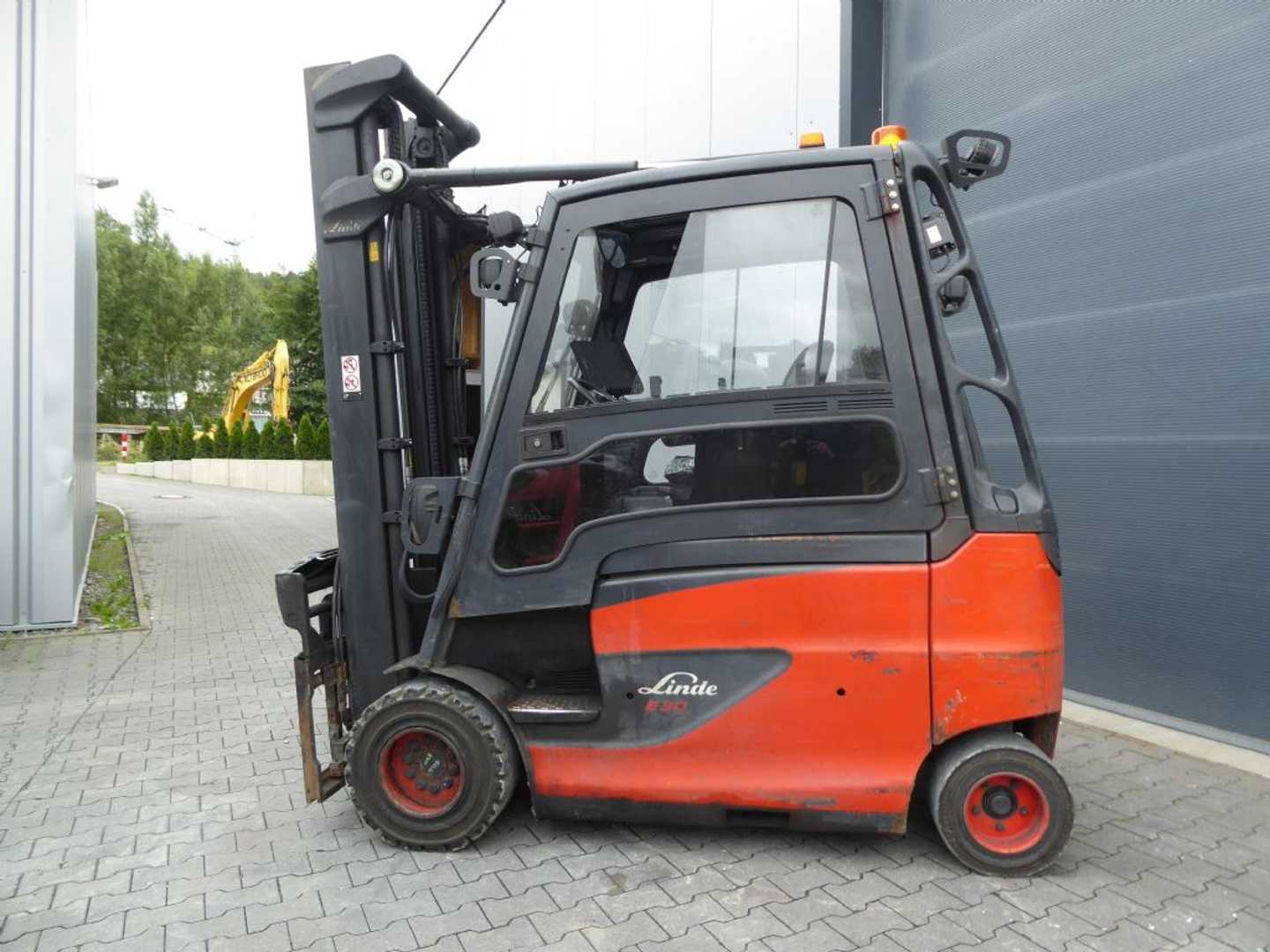 Used Forklift Linde E30HL-01/600 4 ratų šakinis krautuvas (Image 3) Used Forklift Linde E30HL-01/600 4 ratų šakinis krautuvas (Image 3)