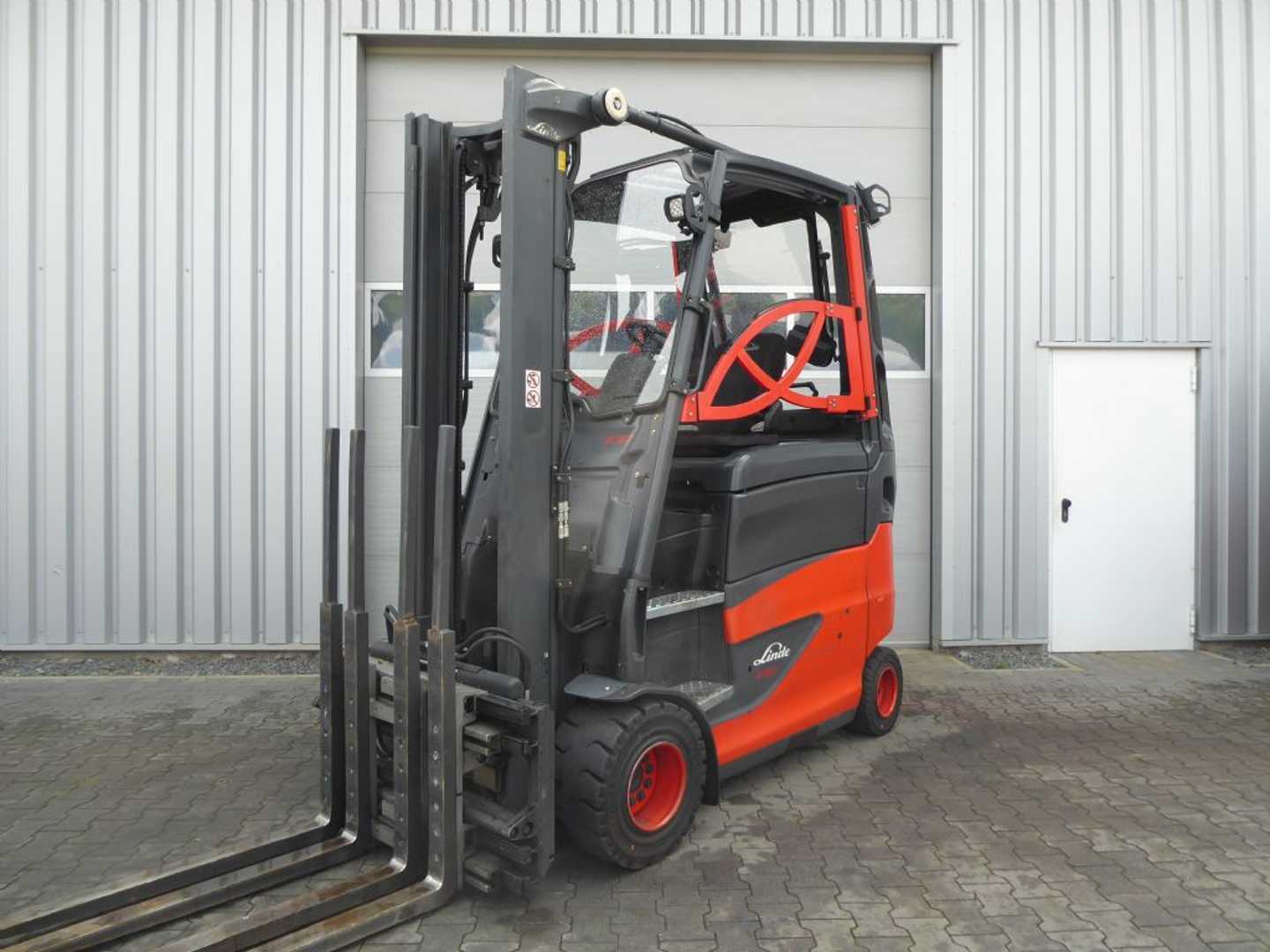 Used Forklift Linde E30HL-01/600 4 ratų šakinis krautuvas (Image 1) Used Forklift Linde E30HL-01/600 4 ratų šakinis krautuvas (Image 1)