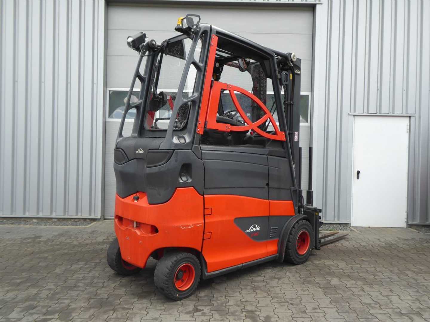 Used Forklift Linde E30HL-01/600 4 ratų šakinis krautuvas (Image 6) Used Forklift Linde E30HL-01/600 4 ratų šakinis krautuvas (Image 6)
