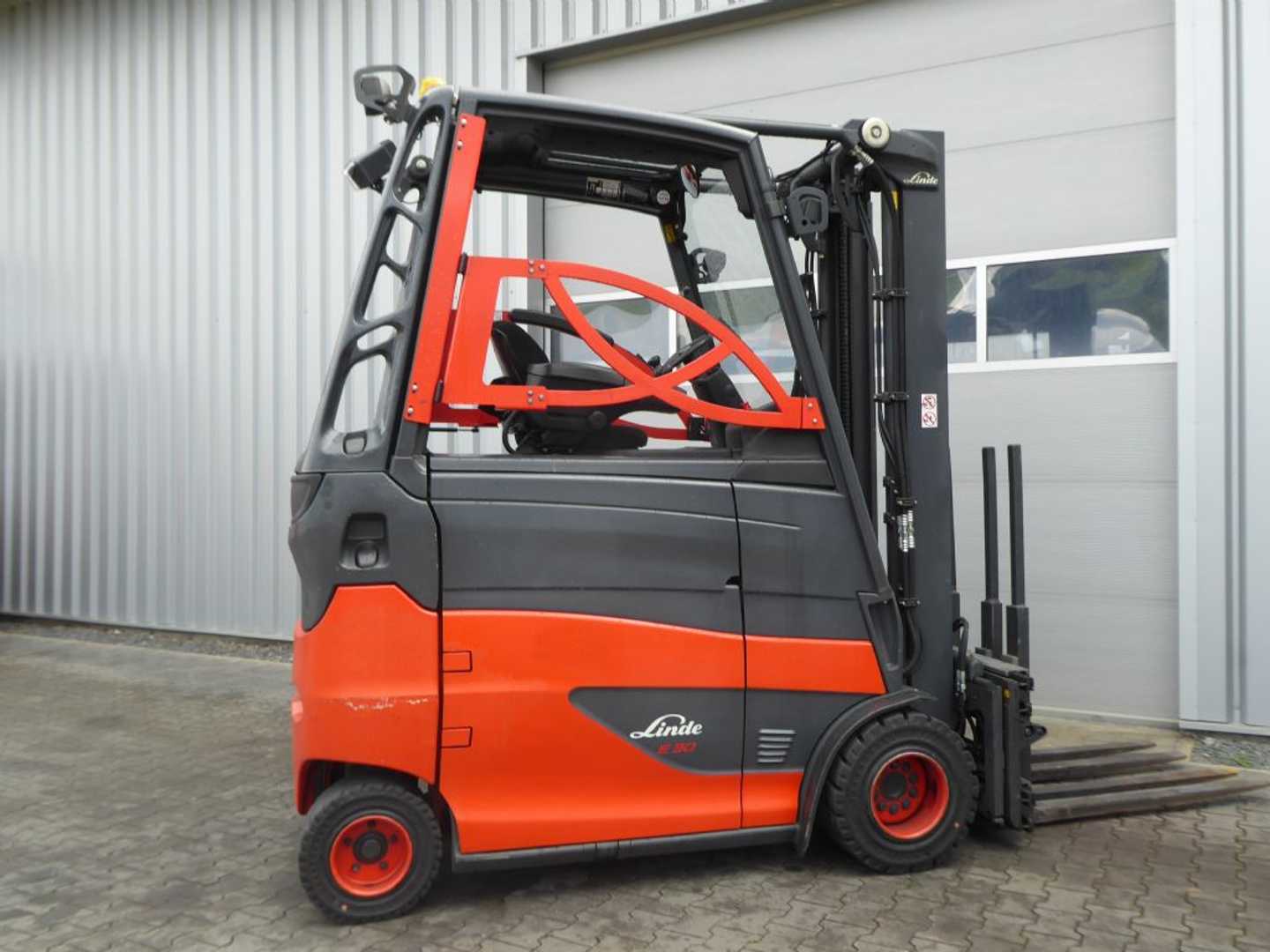 Used Forklift Linde E30HL-01/600 4 ratų šakinis krautuvas (Image 7) Used Forklift Linde E30HL-01/600 4 ratų šakinis krautuvas (Image 7)