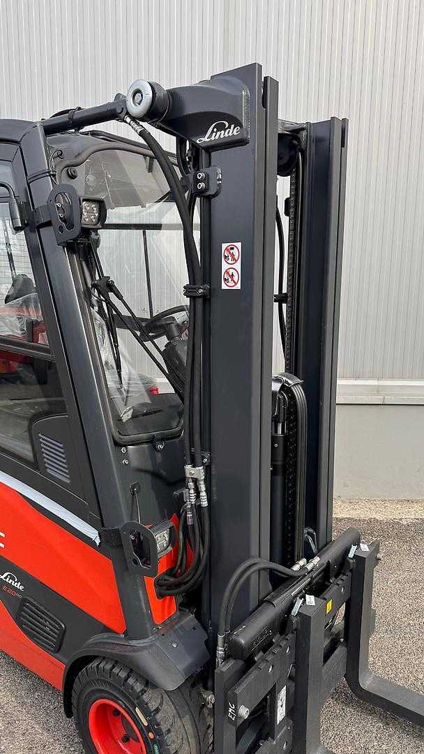 Used Forklift Linde E20PH-02 4 ratų šakinis krautuvas (Image 4) Used Forklift Linde E20PH-02 4 ratų šakinis krautuvas (Image 4)