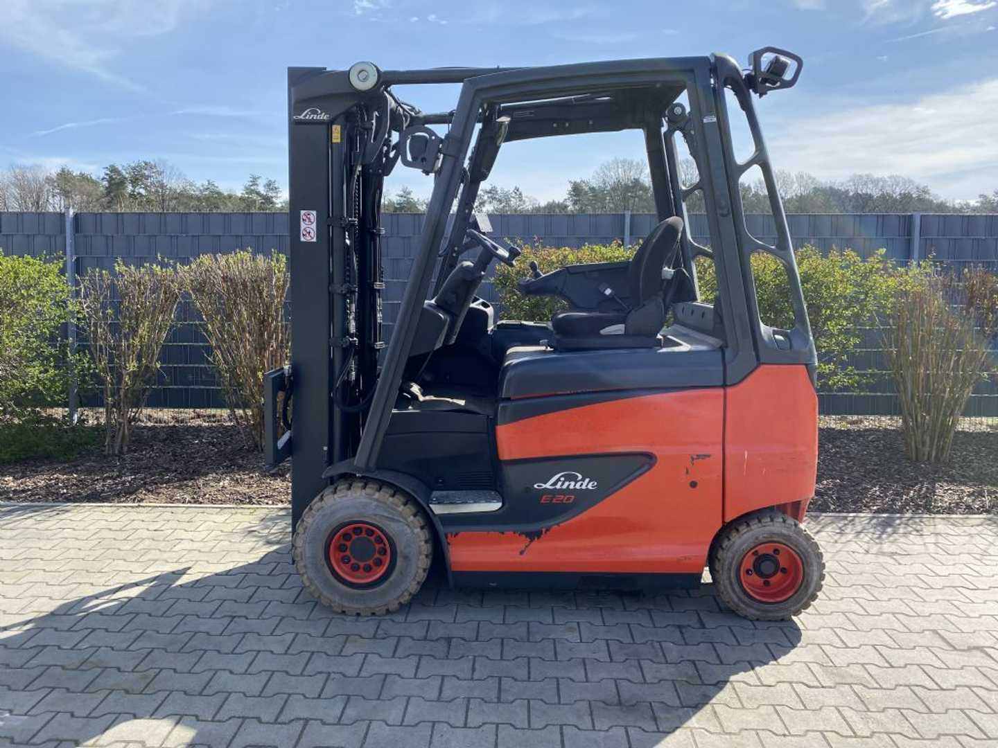 Used Forklift Linde E20H/600 BR387-01 4 ratų šakinis krautuvas (Image 1) Used Forklift Linde E20H/600 BR387-01 4 ratų šakinis krautuvas (Image 1)