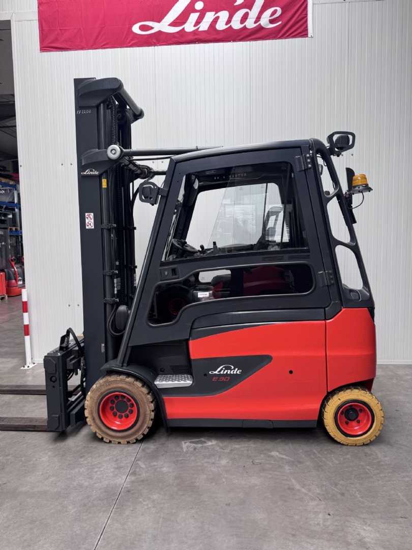 Used Forklift Linde E 30 HL-01/600 Kabine Triplex Batterie Bj.19 90% 4 ratų šakinis krautuvas (Image 2) Used Forklift Linde E 30 HL-01/600 Kabine Triplex Batterie Bj.19 90% 4 ratų šakinis krautuvas (Image 2)