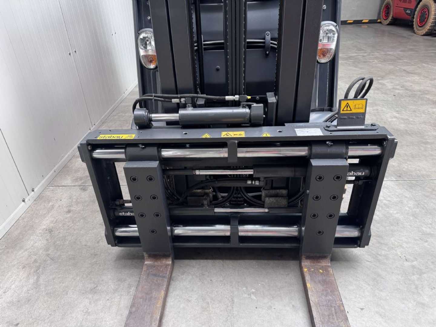 Used Forklift Linde E 30 HL-01/600 Kabine Triplex Batterie Bj.19 90% 4 ratų šakinis krautuvas (Image 5) Used Forklift Linde E 30 HL-01/600 Kabine Triplex Batterie Bj.19 90% 4 ratų šakinis krautuvas (Image 5)
