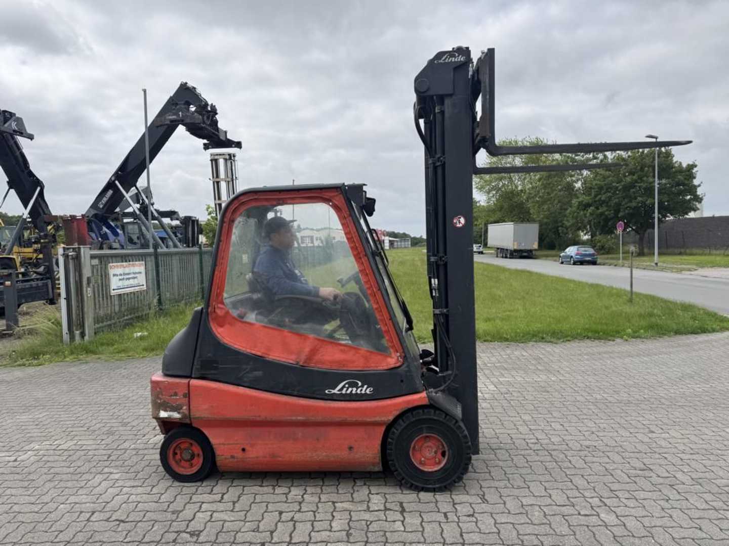 Used Forklift Linde E30-02 4 ratų šakinis krautuvas (Image 3)