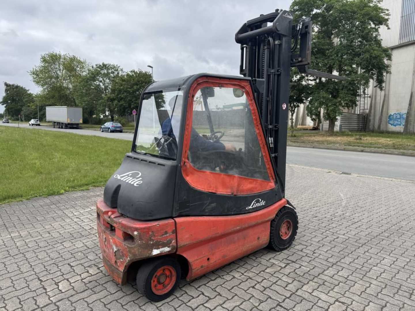 Used Forklift Linde E30-02 4 ratų šakinis krautuvas (Image 5)