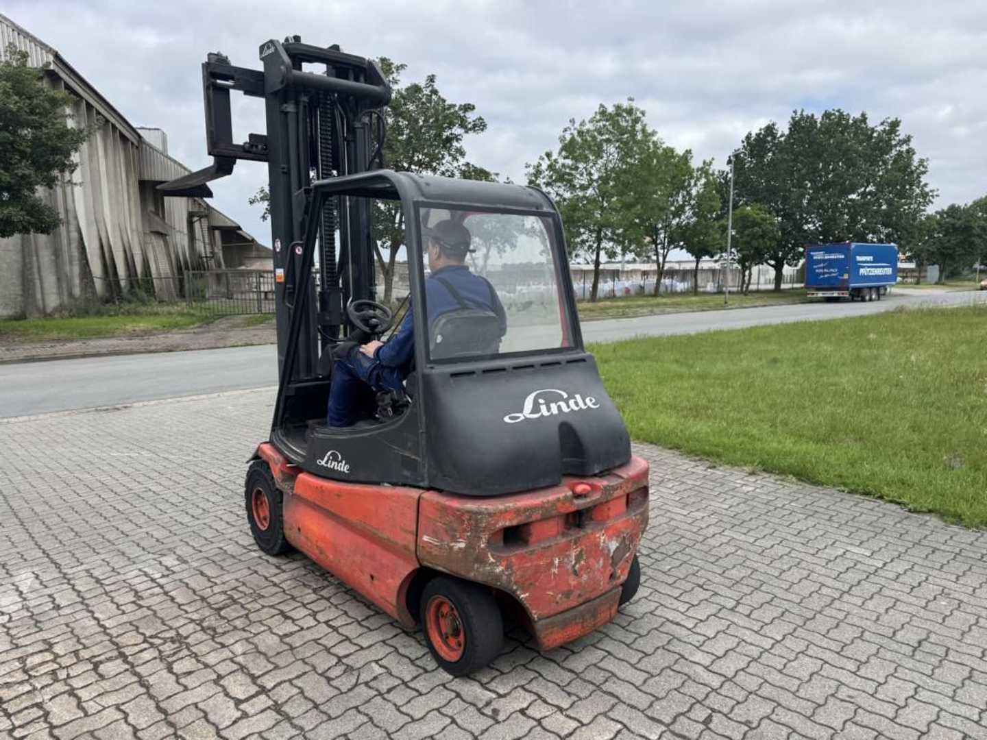 Used Forklift Linde E30-02 4 ratų šakinis krautuvas (Image 6)