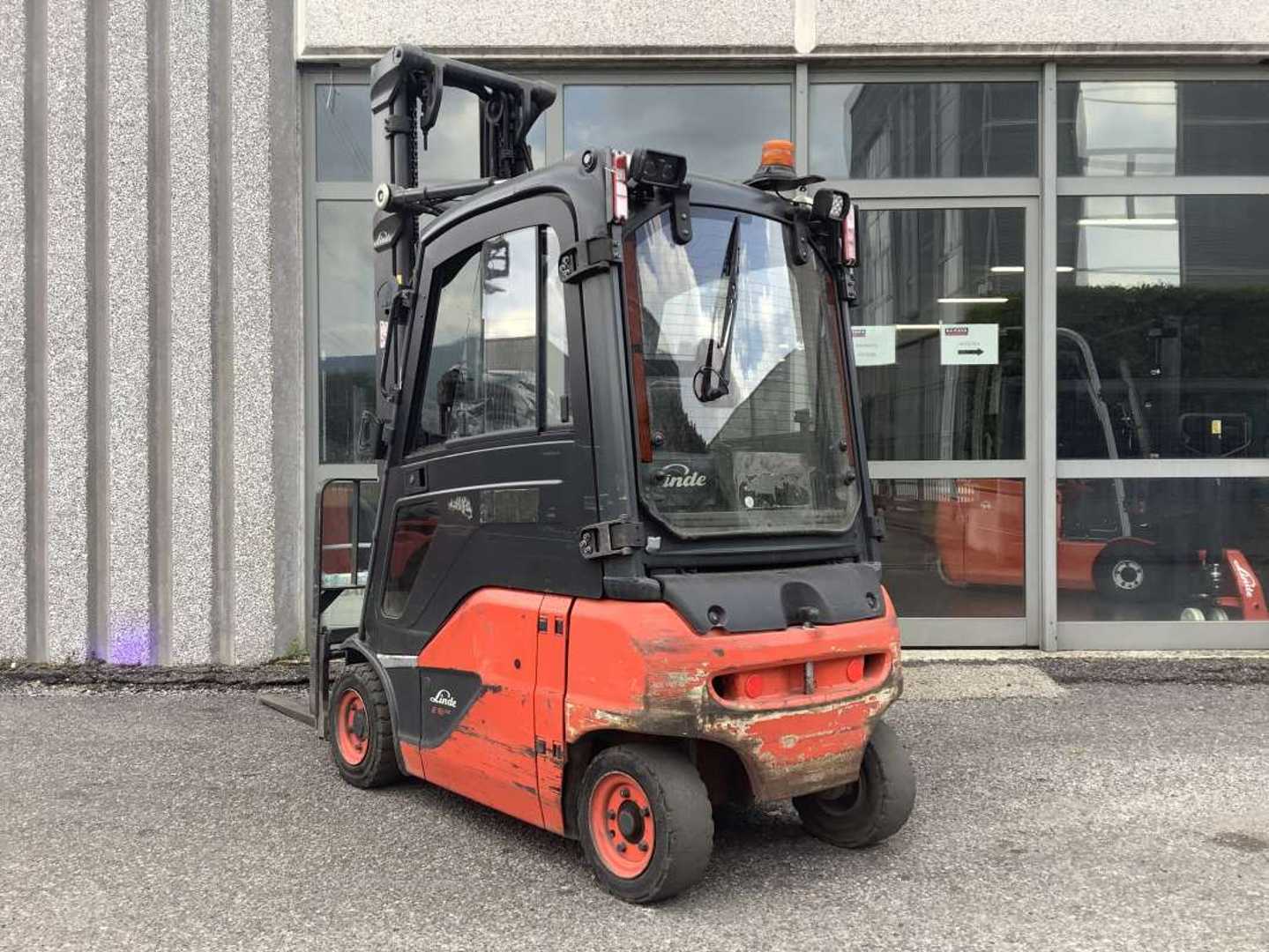 Used Forklift Linde E16P-02 4 ratų šakinis krautuvas (Image 2) Used Forklift Linde E16P-02 4 ratų šakinis krautuvas (Image 2)