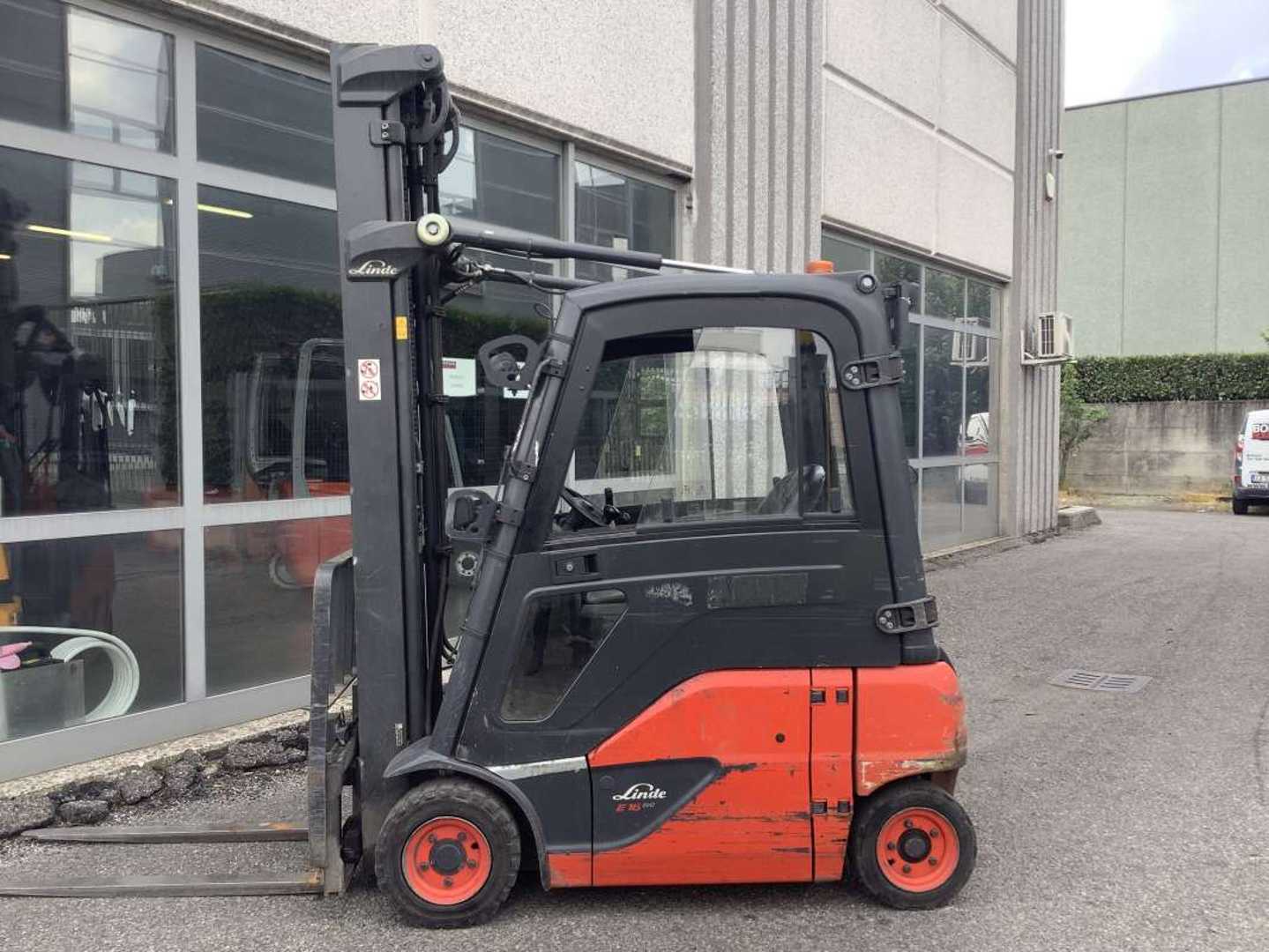 Used Forklift Linde E16P-02 4 ratų šakinis krautuvas (Image 5) Used Forklift Linde E16P-02 4 ratų šakinis krautuvas (Image 5)