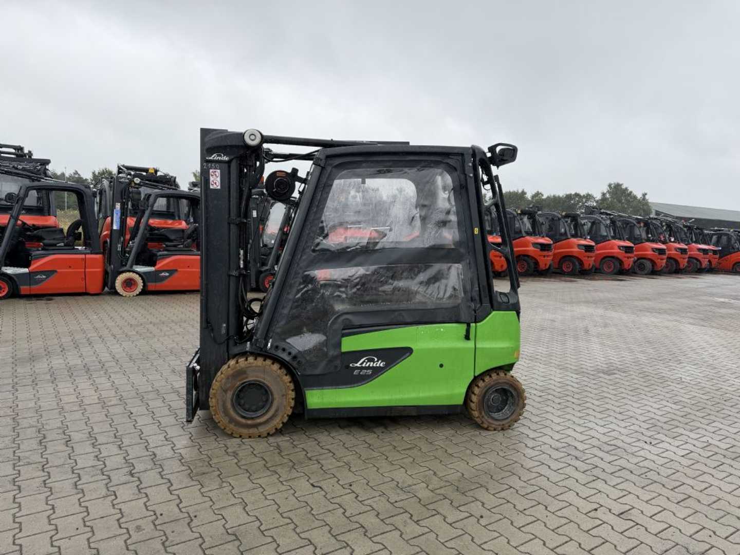 Used Forklift Linde E25L-01 4 ratų šakinis krautuvas (Image 8) Used Forklift Linde E25L-01 4 ratų šakinis krautuvas (Image 8)